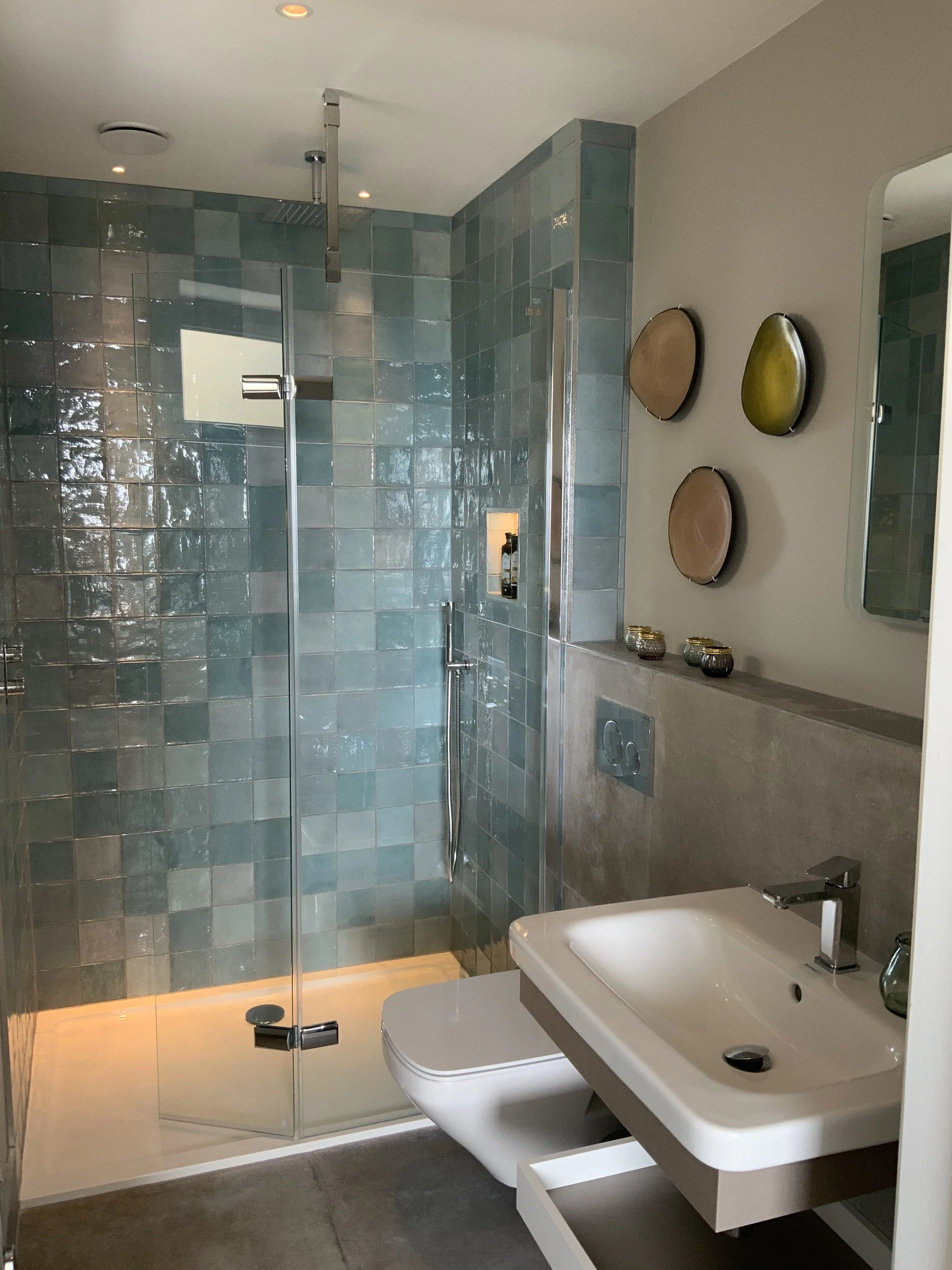 Bathroom 1 side.jpg
