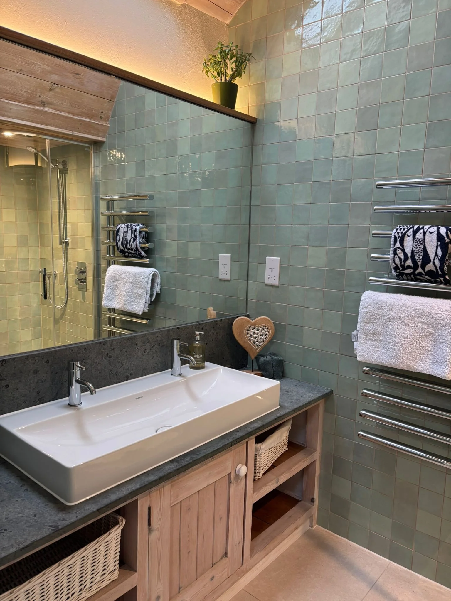 Master Ensuite Bathroom - Double Sink