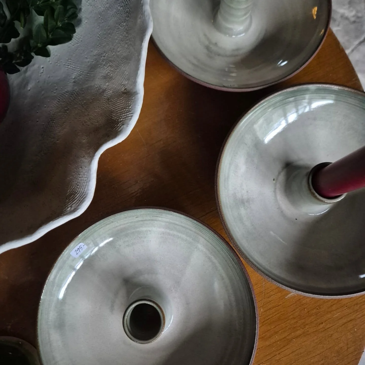 Jag jobbar p&aring; och jag fyller p&aring;...🙏😍
Bl.a kom lite nya ljusstakar ut ur ugnen idag.

I helgen f&aring;r jag hj&auml;lp av b&auml;sta Lena och vi h&aring;ller &ouml;ppet b&aring;de l&ouml;rdag och s&ouml;ndag mellan 11-16. 

Varmt v&auml