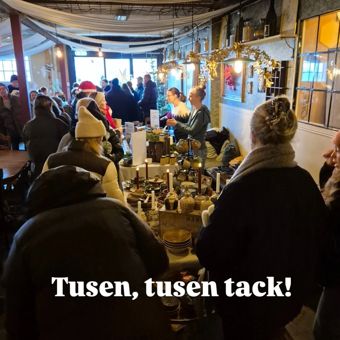 WOW!! Men allts&aring;.... Vilken marknad det blev!!👏
Massor av h&auml;rliga m&auml;nniskor och fantastiskt fint arrangerat av de b&auml;sta, @skreamatbruk 
Det h&auml;r kommer jag njuta av l&auml;nge!

TACK, TACK, TACK!!🙏❤️

Imorgon &auml;r det si