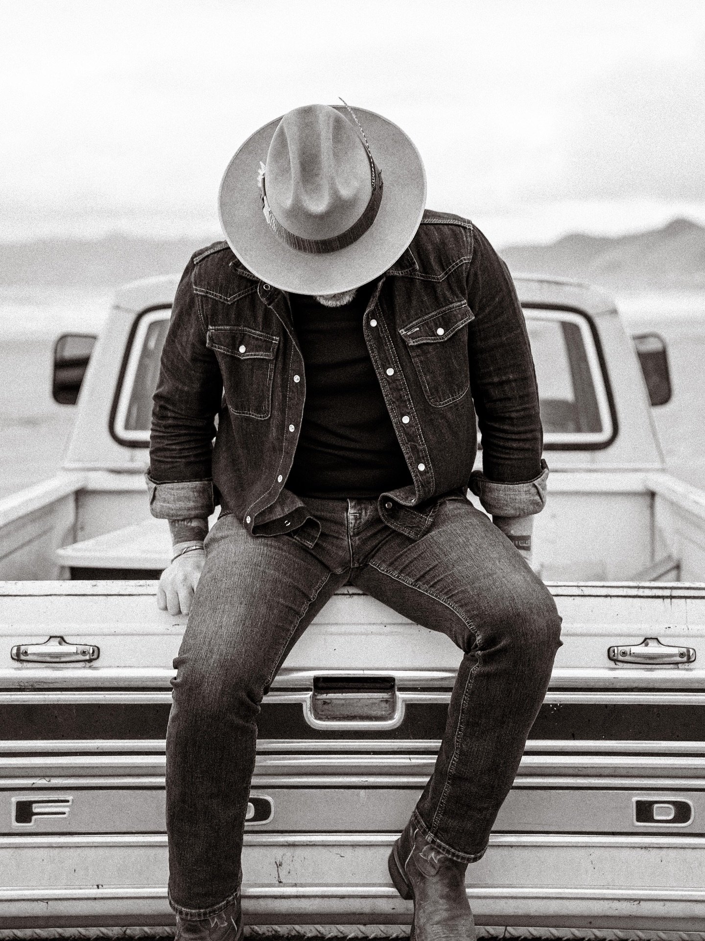 My guy @jamesc0llington reached out a couple weeks ago wanting to do some shots. James has an incredibly creative eye, so I knew we would have fun with the old &lsquo;76 @ford and the @stetsonusa Open Road 😎 

Thanks for the photos brother&hellip;I 