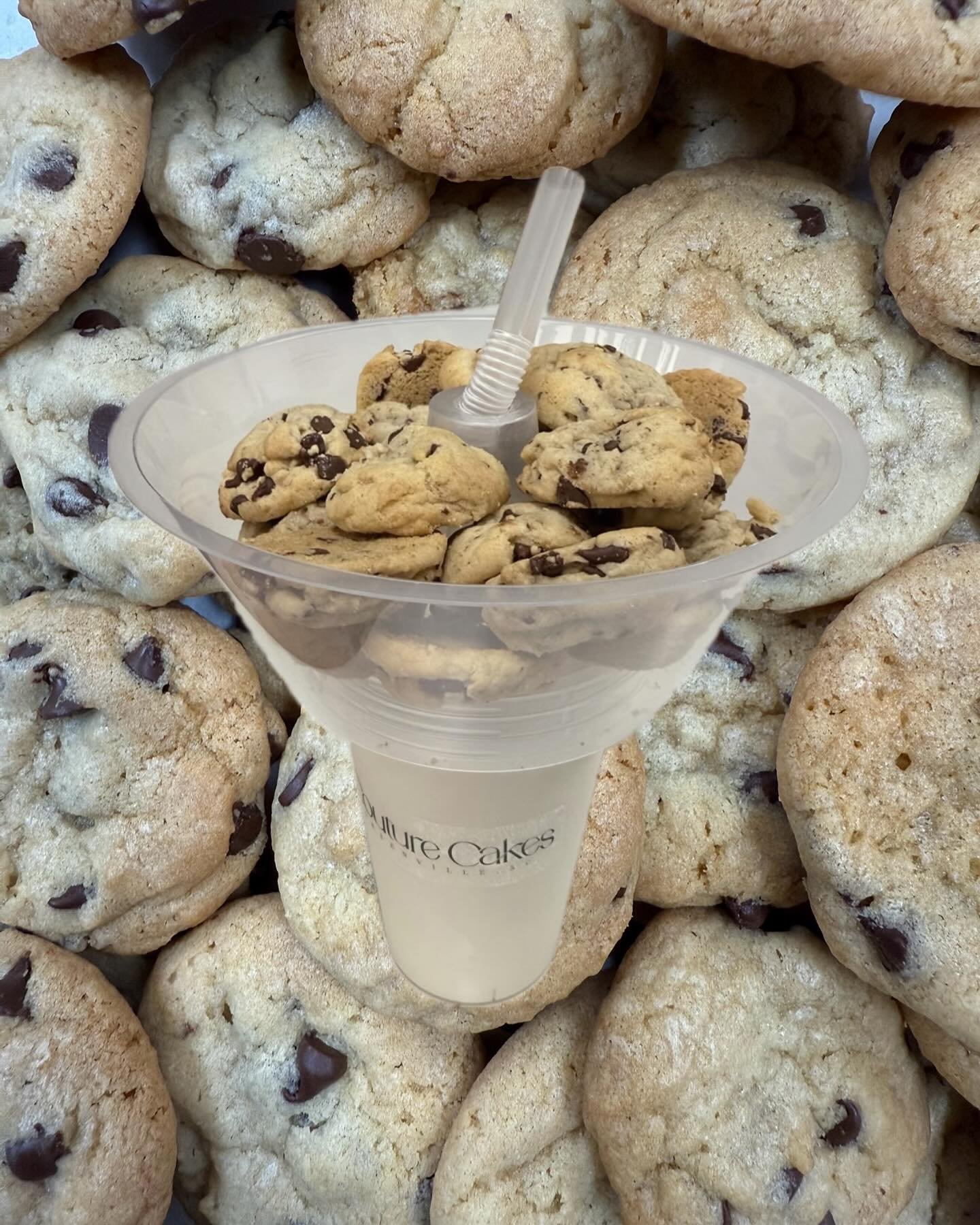 Who doesn&rsquo;t love milk and cookies? 🤤🍪

We will have these milk and cookie cups this weekend at our pop up! What do you want to dip your cookie in? 🥛🍪

#milkandcookies #cookies #wedding#weddingcake #cakes #greenvillesc #greenvillefoodies #ye