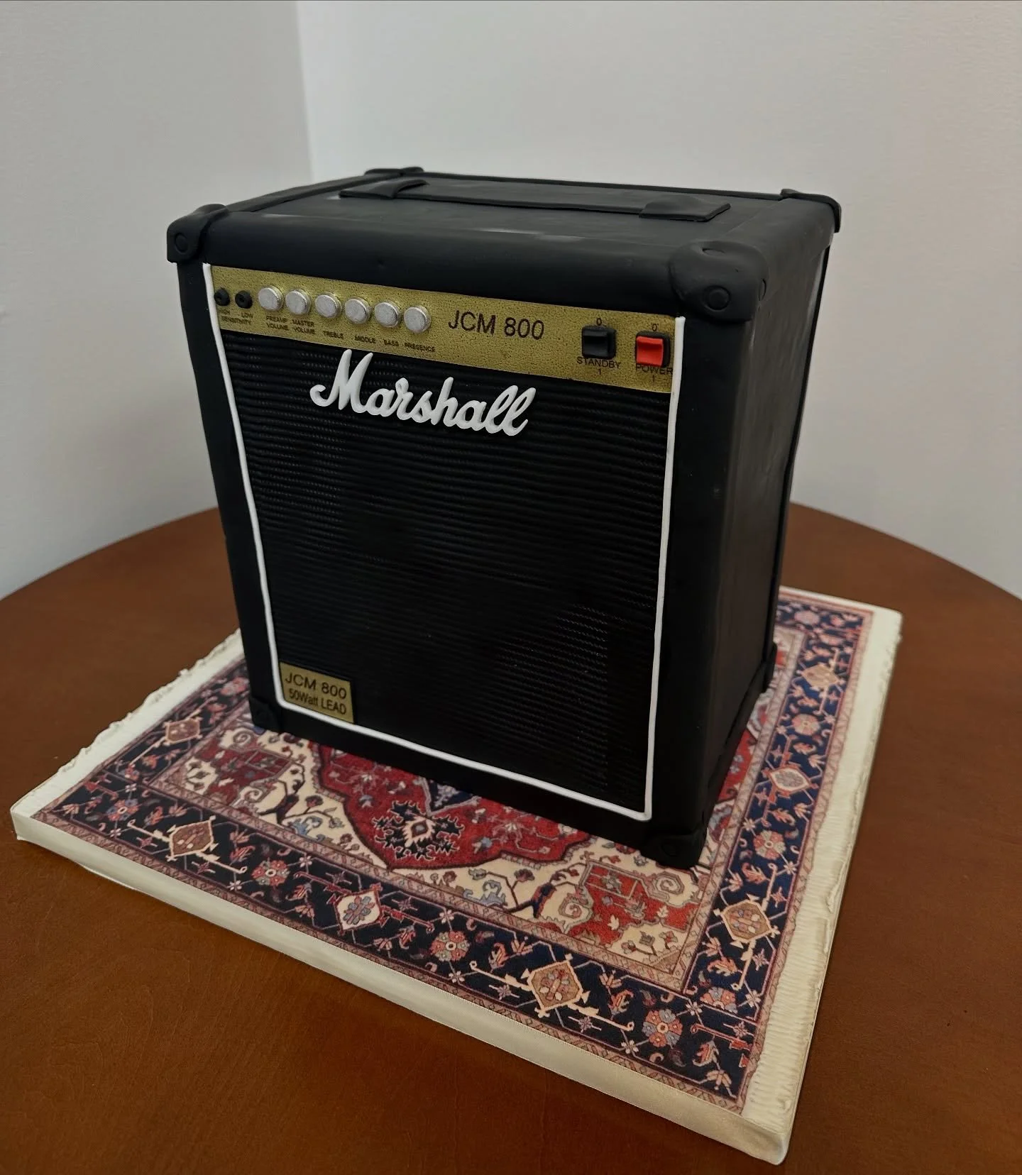 We&rsquo;re &ldquo;AMP&rsquo;ed&rdquo; for the weekend 🎸🤘🏼

#guitaramp #guitar #cake #realisticcakes #isitcake #hyperrealisticart #hyperrealisticcakes #rock #rocknroll #edible #edibleart #yeahthatcake #yeahthatgreenville #yeahthatgreenvillesc #gre