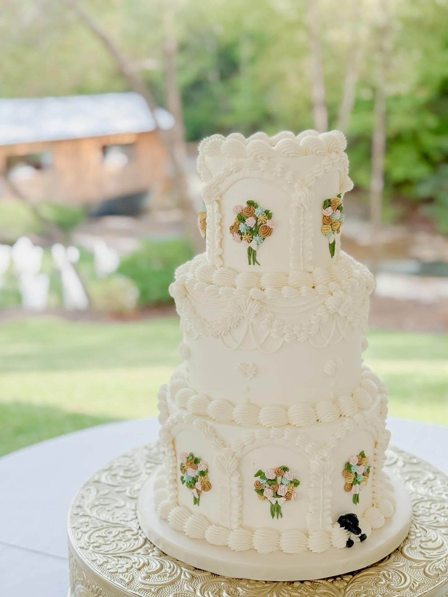 A little vintage beauty that went to @ballengerbridge yesterday! 🤍🎂