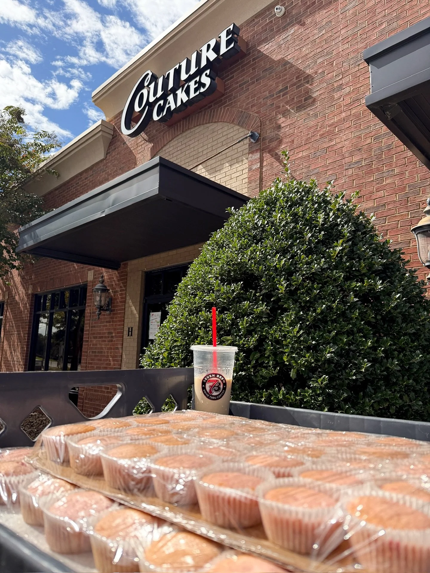 Thankful for our local @7brewcoffee ! We wouldn&rsquo;t make it through most days without it ☕️🧁
