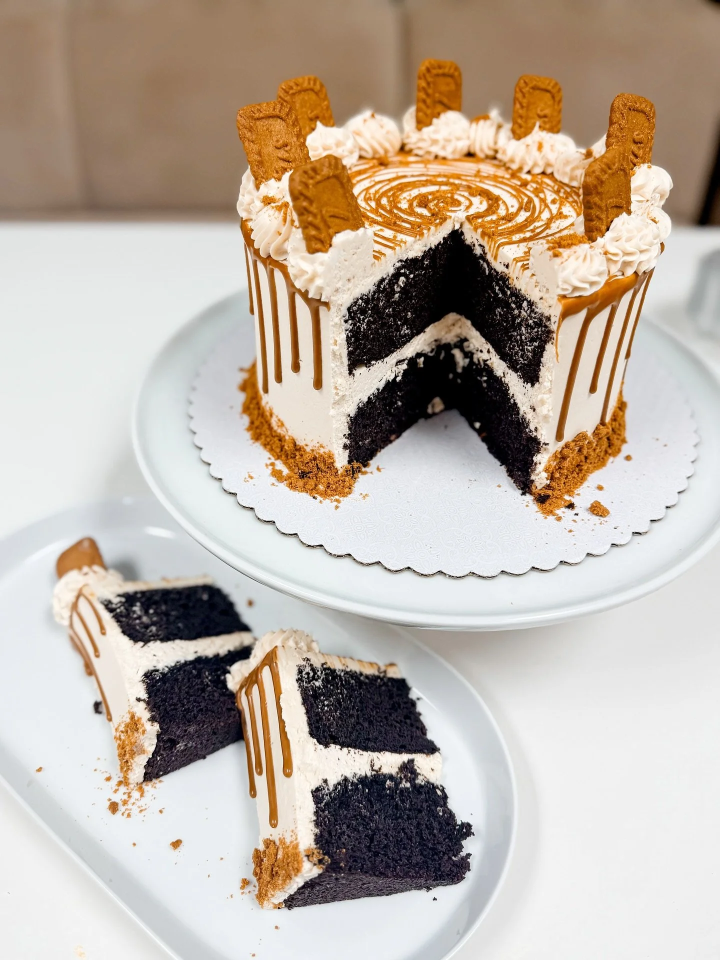 Holiday dessert cake Specials! $45 each! Preorder now! 🦃
Couturecakesofgreenville.com 

🍫Chocolate chip biscoff 
🎃Pumpkin cheesecake
🍠Sweet potato