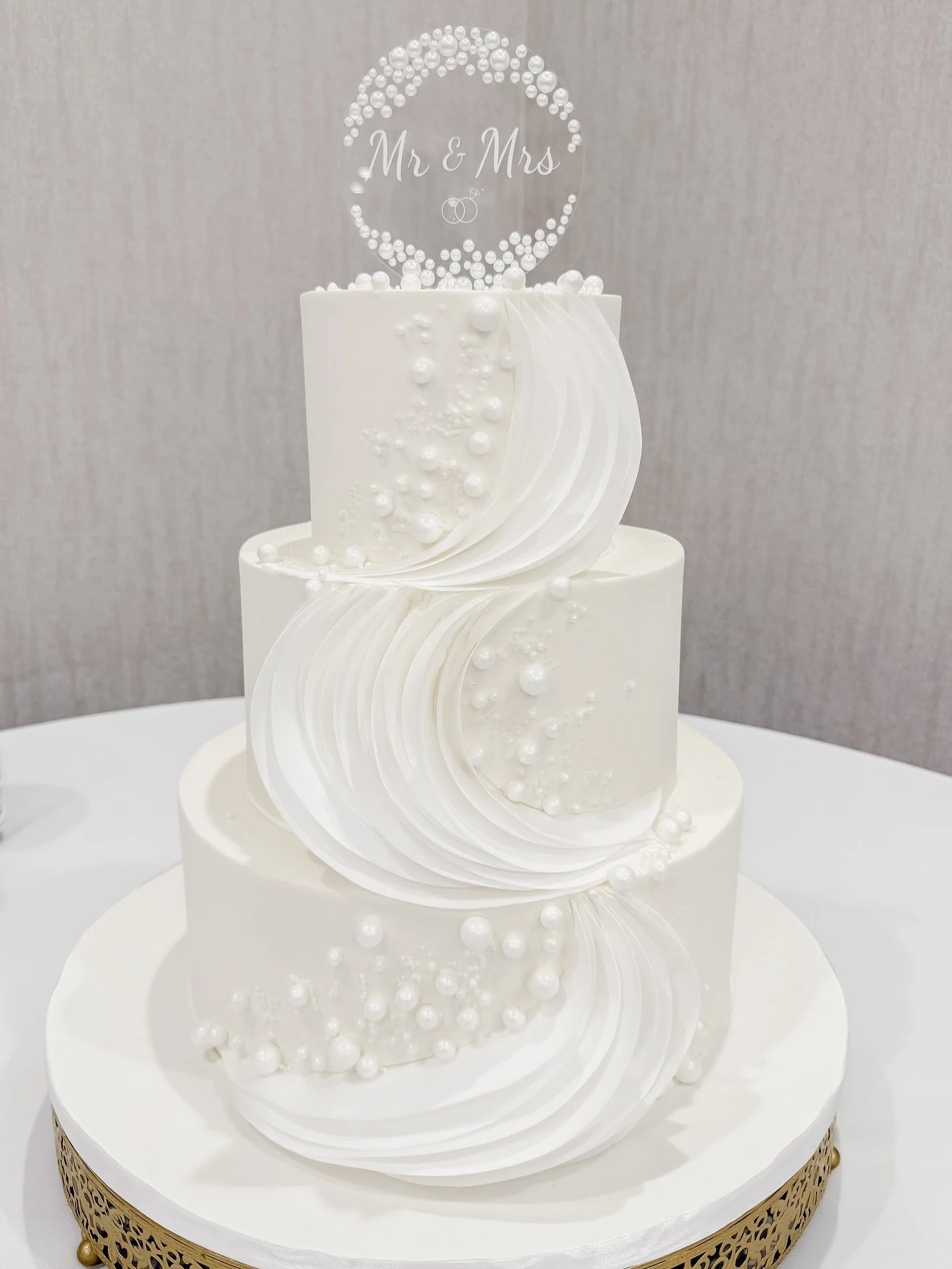 We love a cake with pearls 🤍