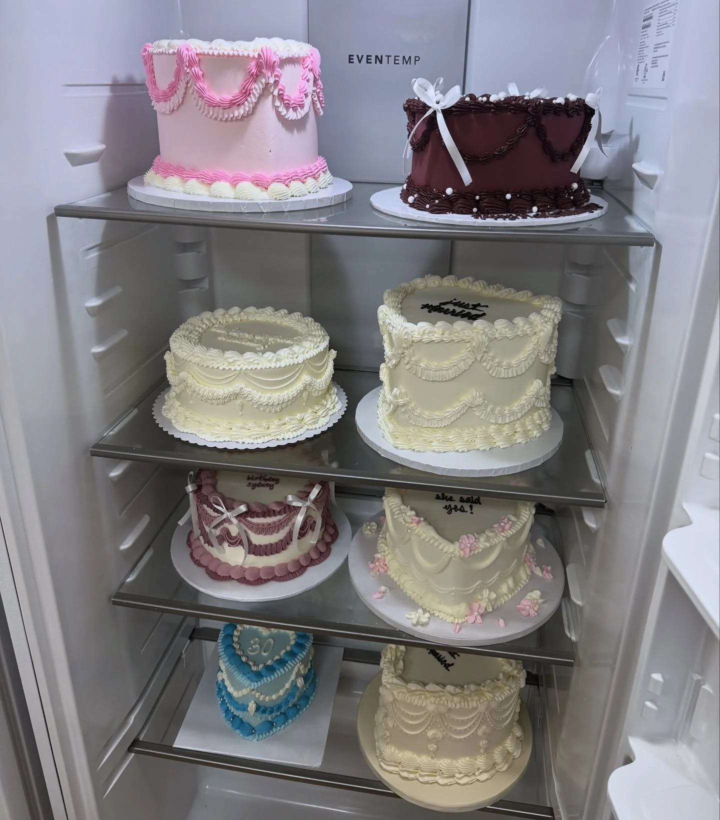 A fridge full of Vintage cakes is our fave 🤍🎀