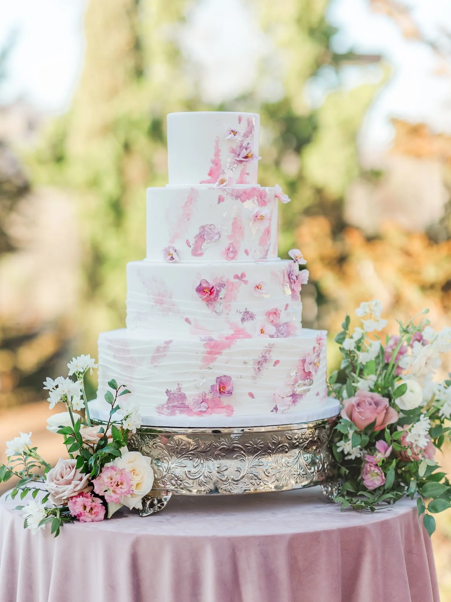 Little throwback, because February has us dreaming of pink cakes 💕