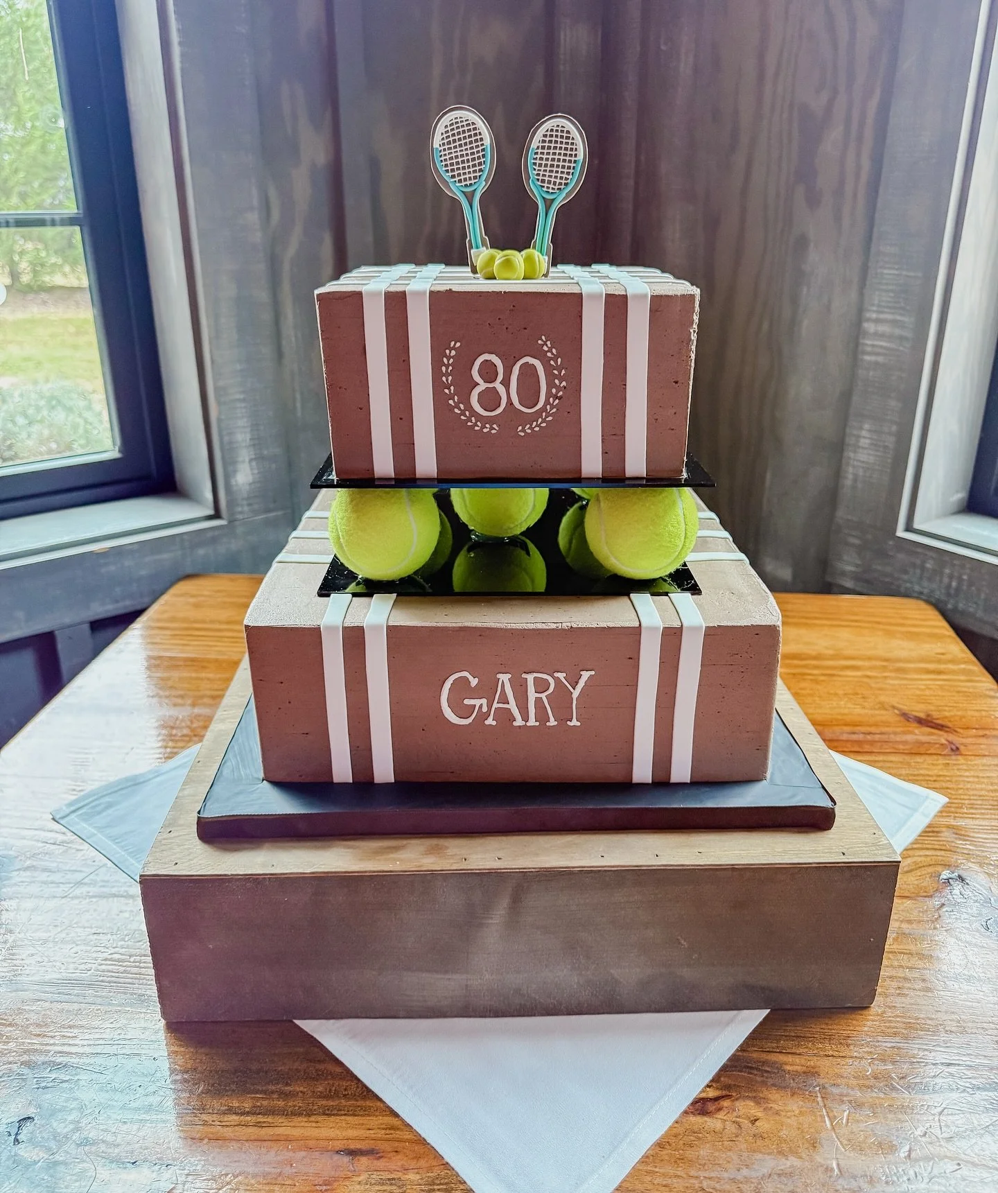We hope Gary had the best 80th birthday! How fun was this tennis cake?! 🎾