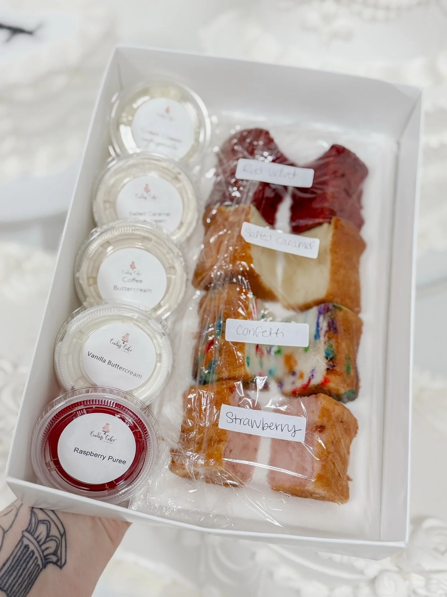 Did you know you can easily order a To-Go tasting box from our website? Choose multiple cake flavors + icings/fillings to create your own custom flavor combinations! It doesn&rsquo;t get sweeter than that! 🍰
GF options available as well! 

Coutureca