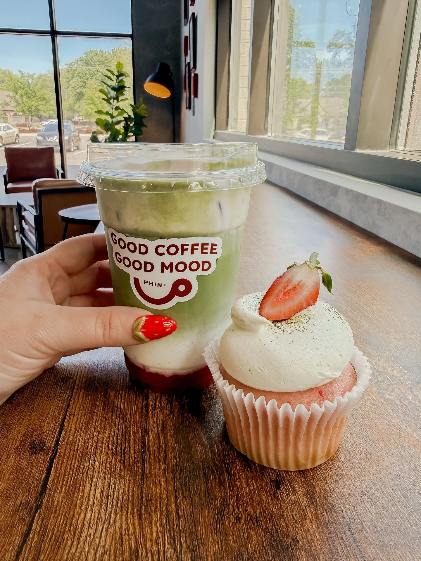 Our Strawberry Matcha cupcakes are back! 🍓🍵🧁
&amp; they pair nicely with a strawberry matcha from @phinpluscoffee 😏