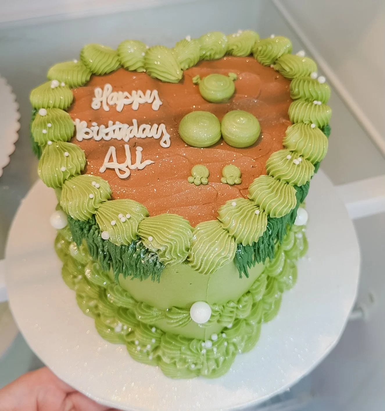 We love a good #shrek inspired cake over here 💚