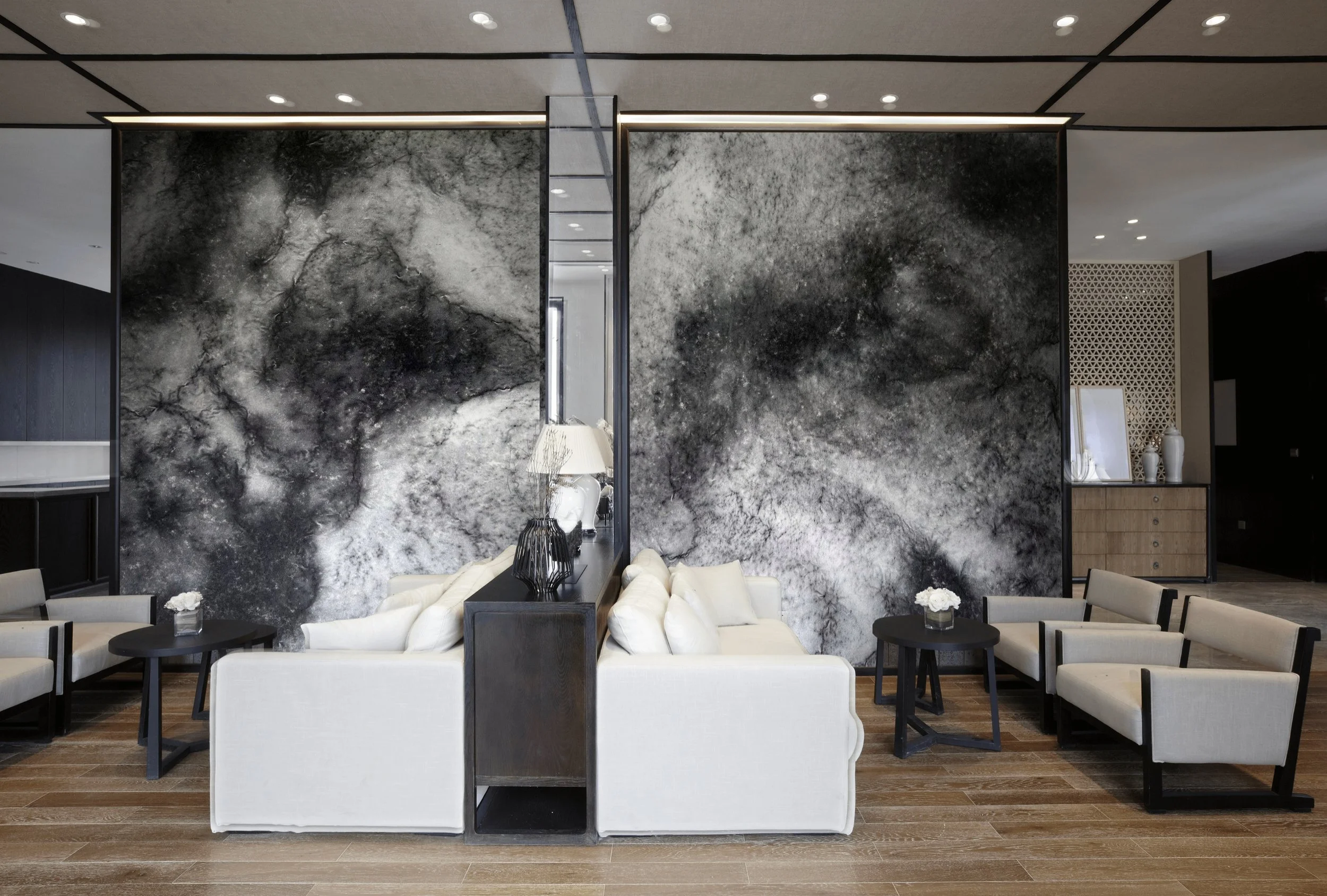 stone_mtn_murals_in_hotel_lobby.jpg