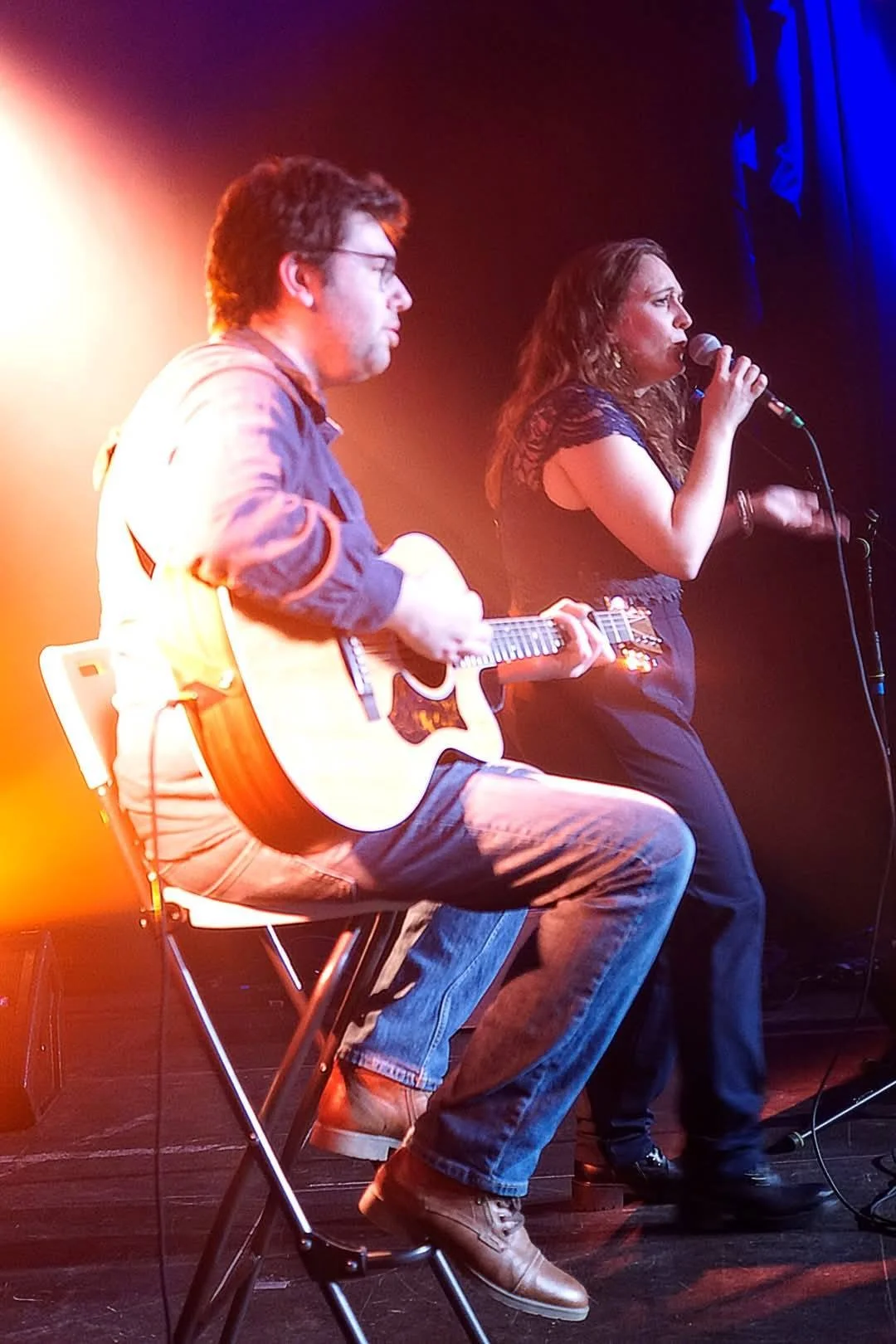 Maud et Jérôme du duo Les Gémaux en concert acoustique