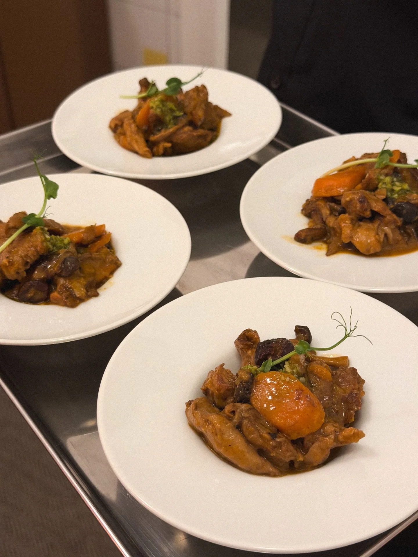 CATERING CENA DE EMPRESA
.
Nuestro &uacute;ltimo catering lo servimos con motivo de la cena de Navidad de @blur__________ y codo con codo con la maravillosa @pandemadre.

✔️Entrantes:

- Gildas
- Focaccia de masa madre con mantequilla de salvia y lim