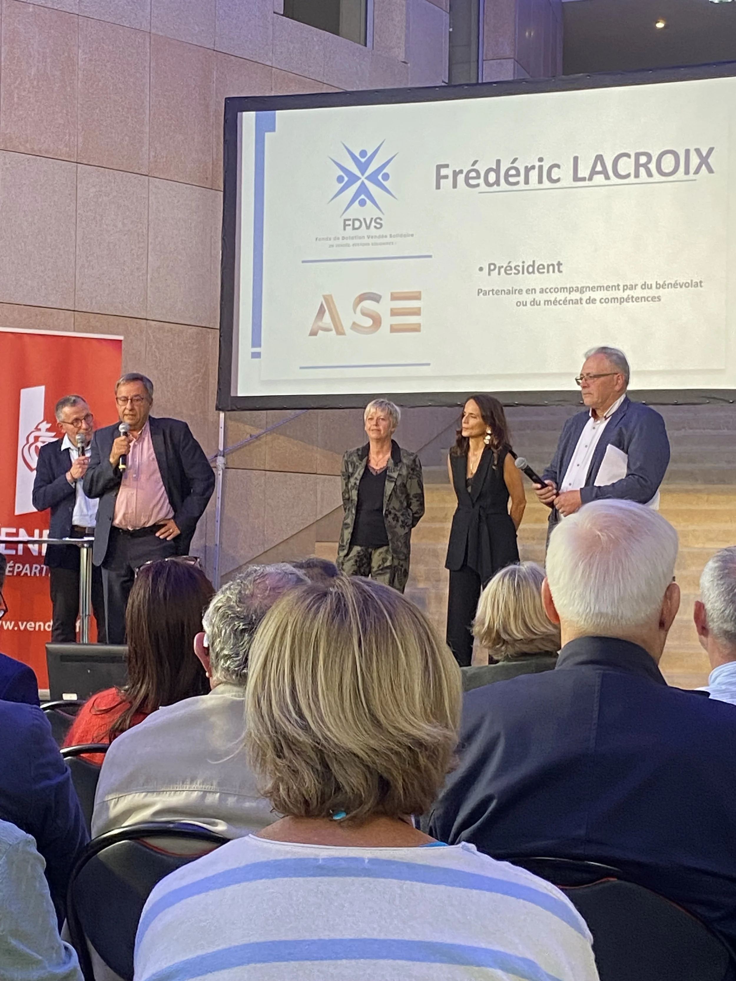 ADEL 44 était conviée le 10 octobre 2025 à la première remise des trophées du Fonds de dotation Vendée Solidaire. A cette occasion, 18 associations vendéennes ont été distinguées.