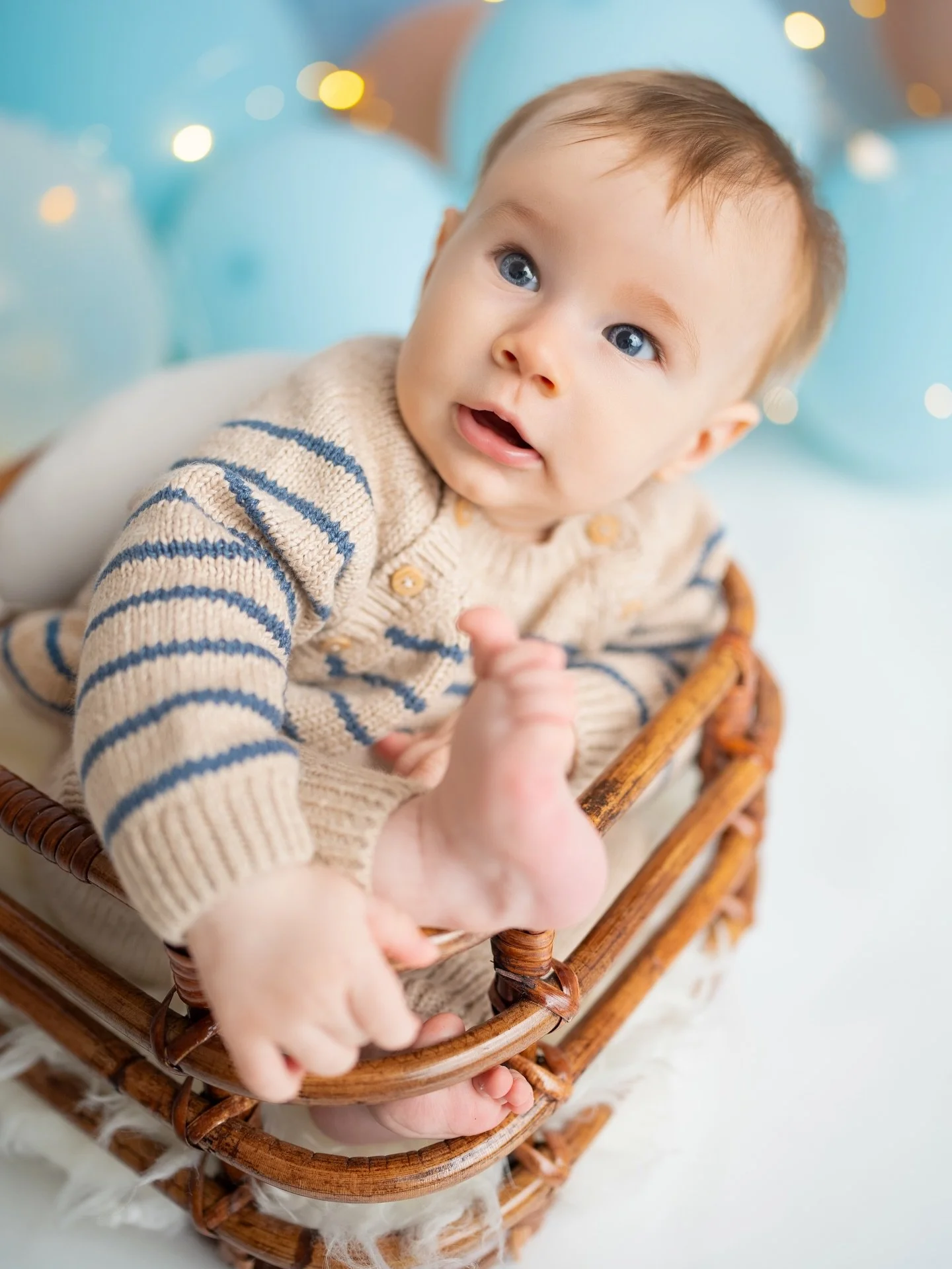 Ihre s&uuml;&szlig;en Momente und ihr L&auml;cheln verdienen es, f&uuml;r immer festgehalten zu werden. 🩵🫠🥰

#m&uuml;hldorffotograf #m&uuml;hldorf #familienfotos #neugeborenenfotos