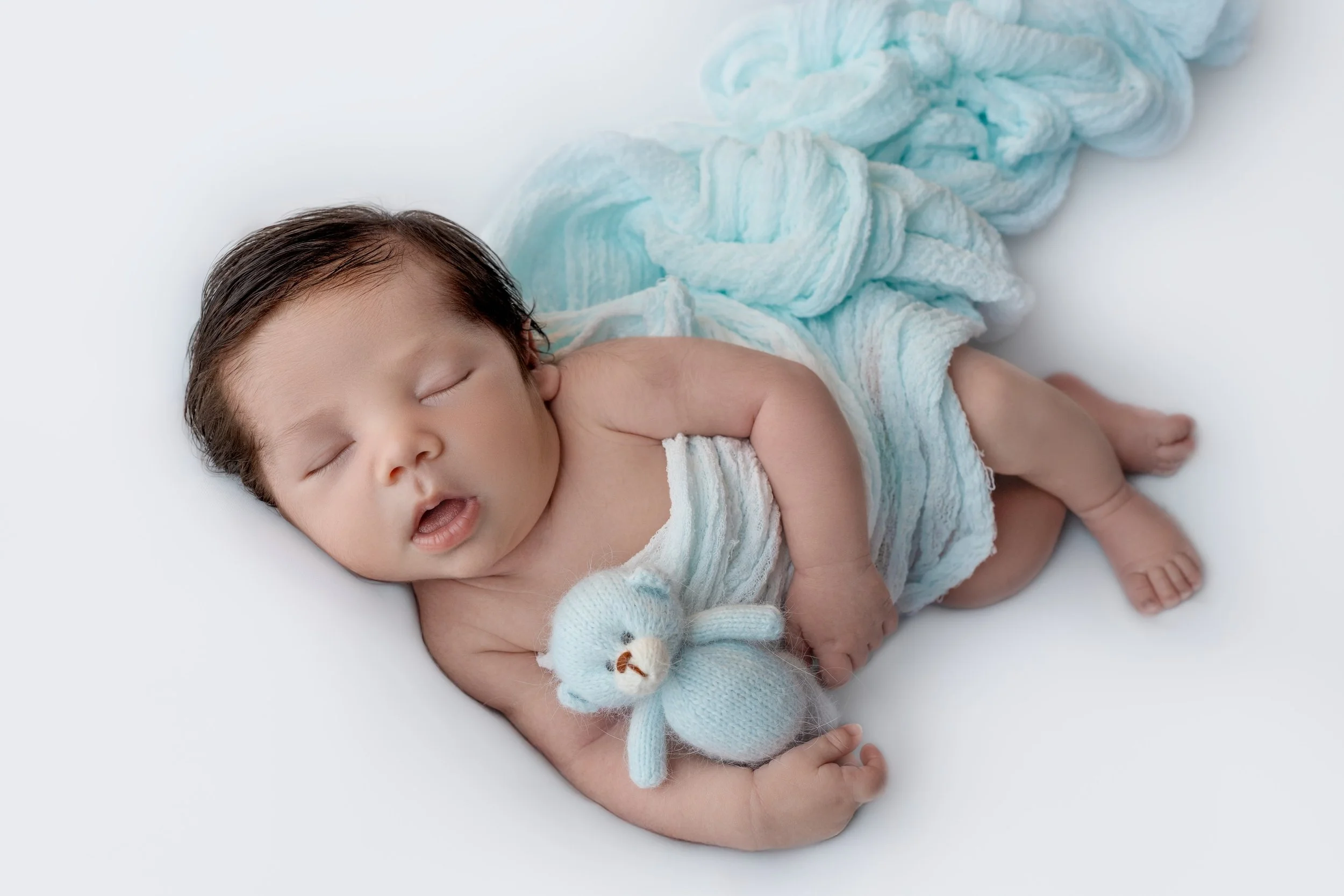 So klein, so perfekt und jeden Tag ein bisschen anders 🤍

Diese ersten kleinen Details f&uuml;r immer festzuhalten, ist einfach etwas ganz Besonderes an einem Newborn Shooting. 🥹✨

&mdash;

Tan peque&ntilde;ito, tan perfecto y cambiando cada d&iacu