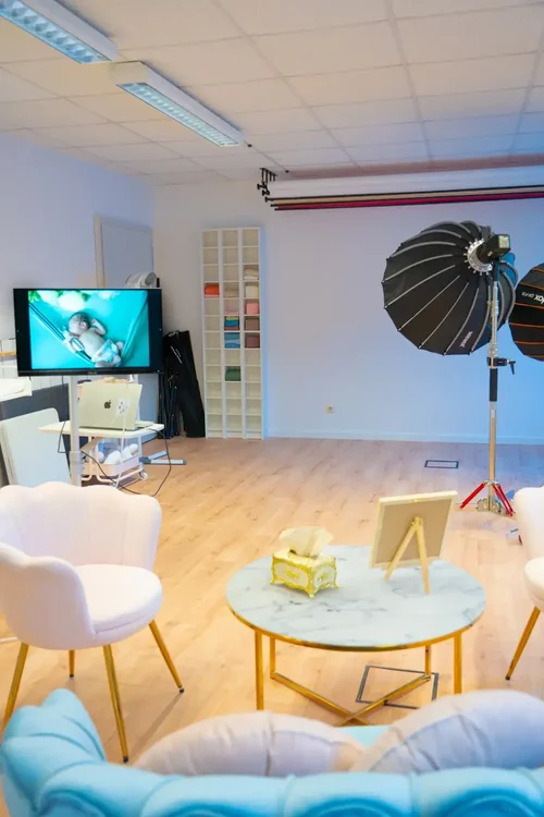 Aufnahmebereich im Fotostudio mit professionellem Studioblitz.
