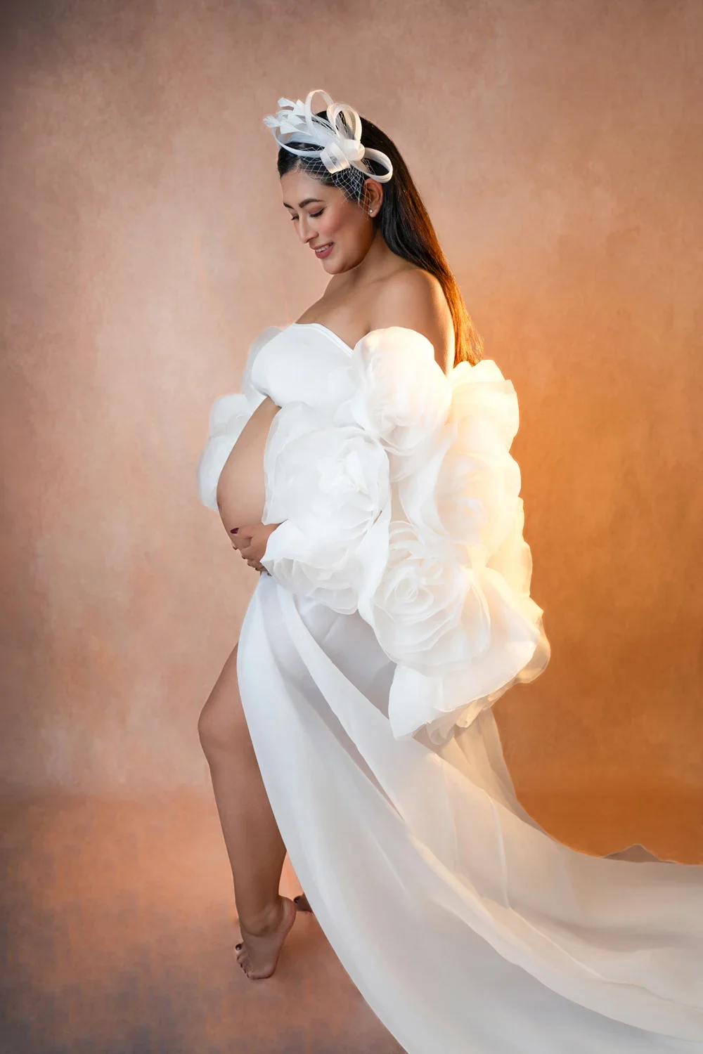 babybauch-shooting-weisses-tuch.webp