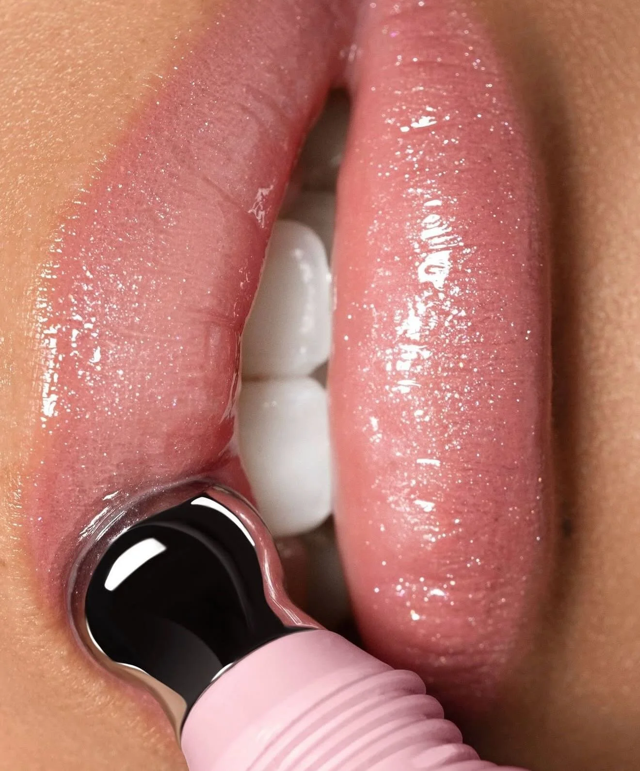 An angel has arrived 🍰🪽

Same formula in you know &amp; love now in a sheer baby pink shimmer ✨

This award winning formula contains five skin identical ceramides and two pumping peptides to deeply hydrate and enhance fullness while the cooling tip