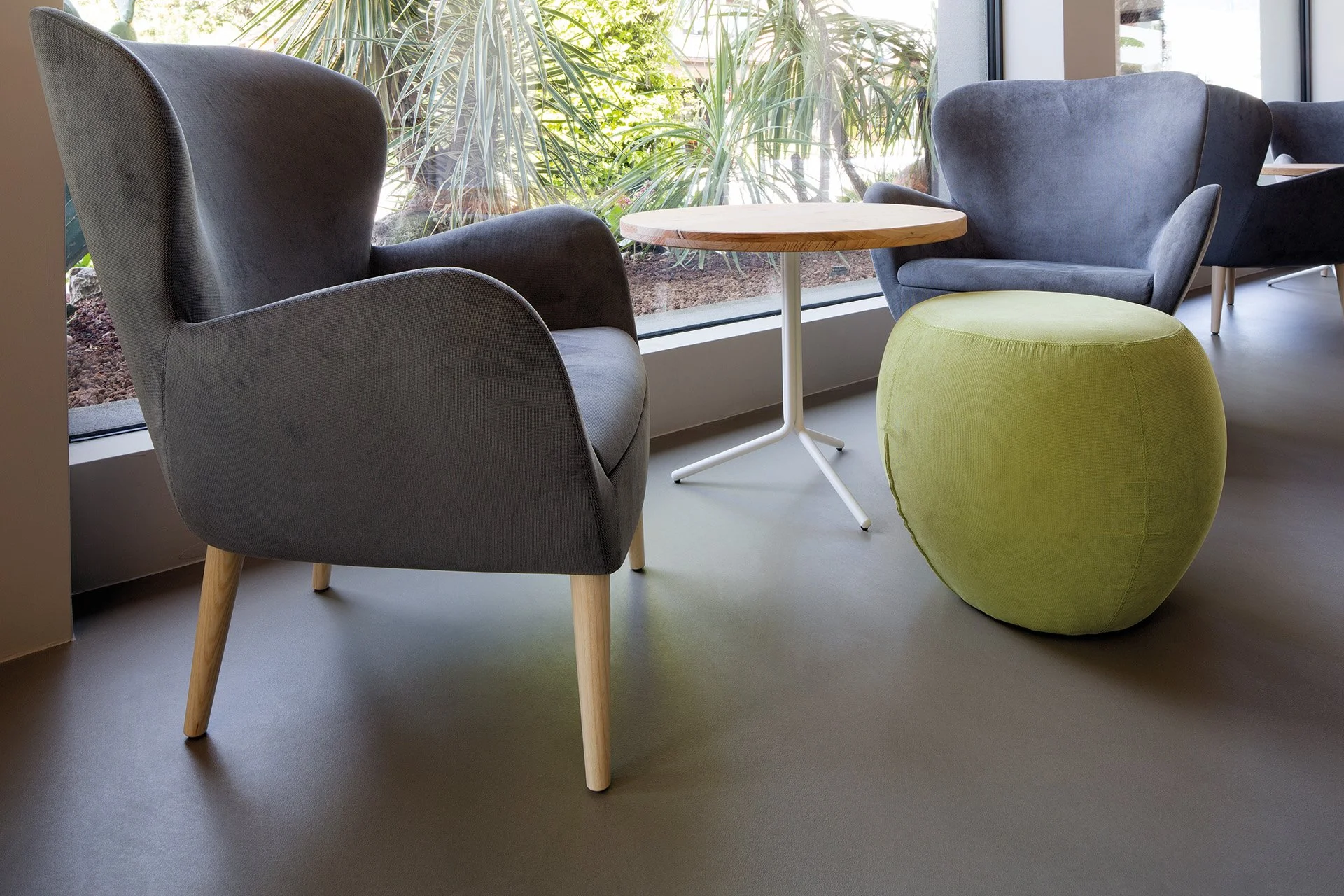 Pavimenti in resina: una superficie continua per spazi contemporanei