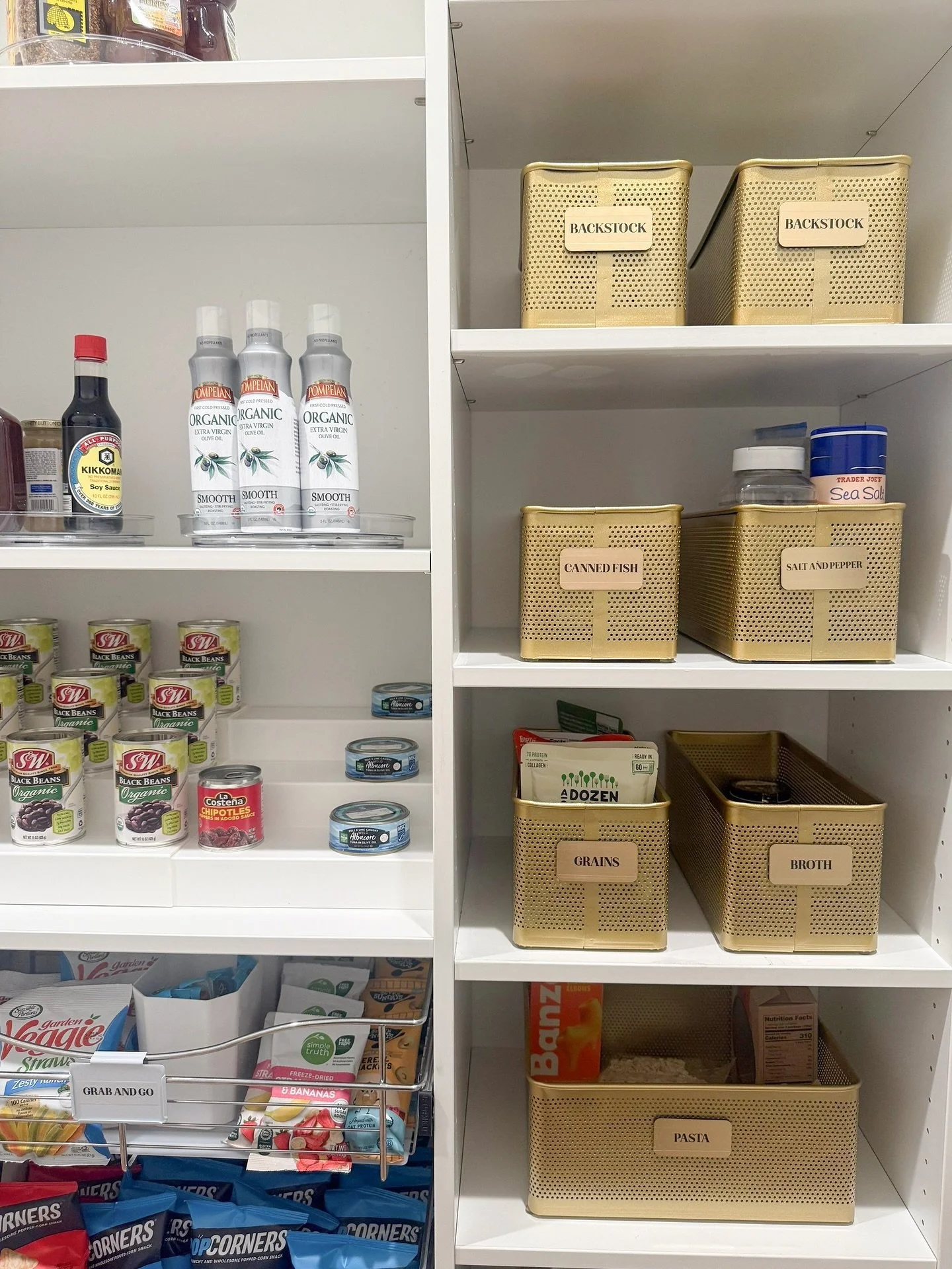 Swipe for the magic ✨➡️ We love a good before + after, but what we love even more is seeing families finally enjoy their spaces again. 👏 #declutter #kitchenorganization #professionalorganizer