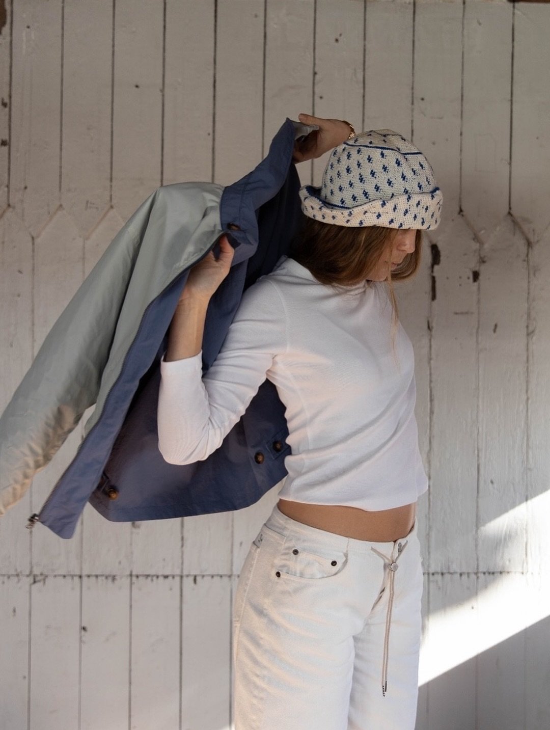 Two moods, one jacket. This all-weather layer flips from the perfect ocean blue to oyster grey, giving you all the options you need :) 
⠀⠀⠀⠀⠀⠀⠀⠀⠀
Lightweight, waterproof, and made for motion, it&rsquo;s built to handle sea spray, beer spills, and wha