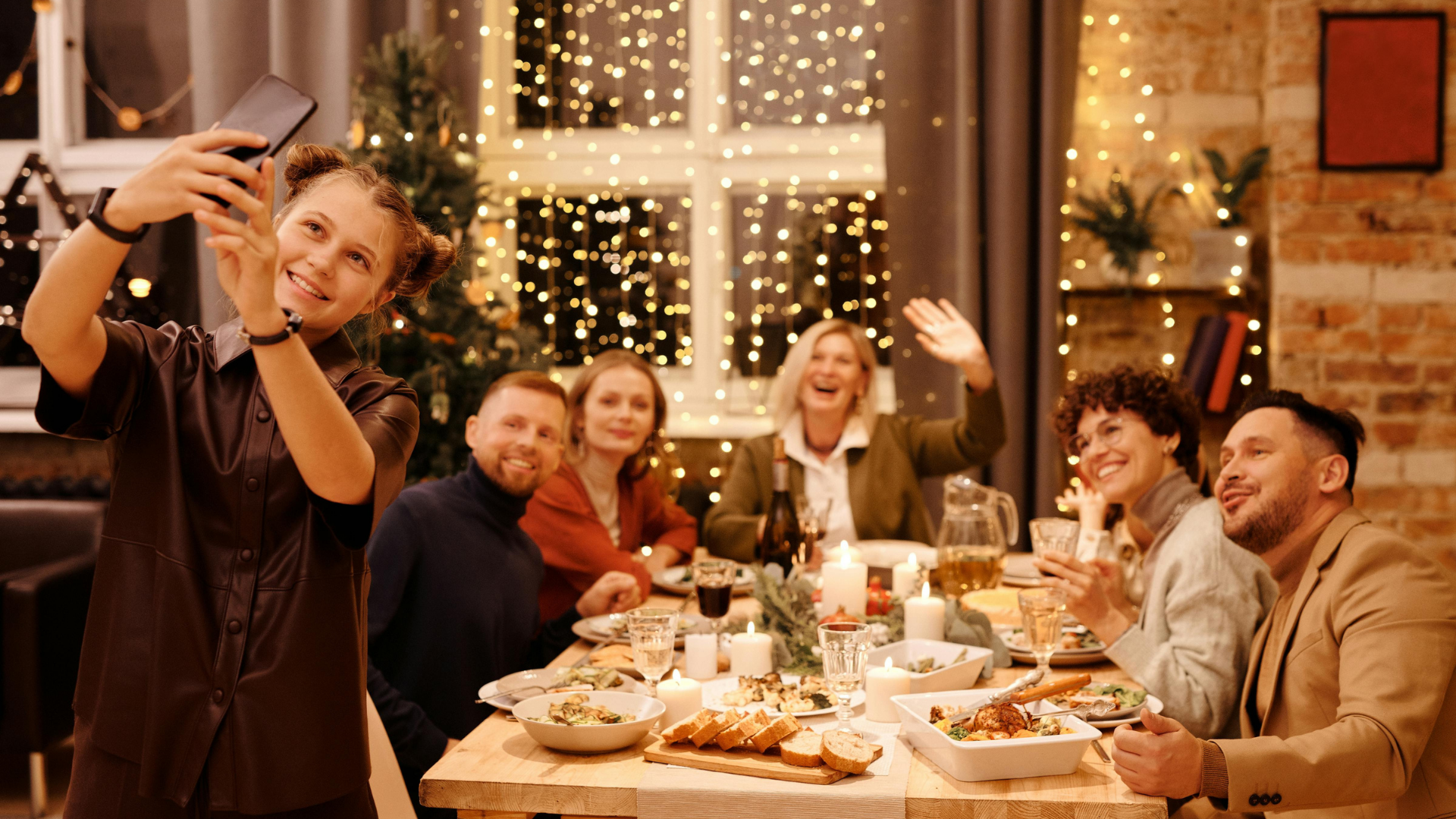When Family Expectations Feel Overwhelming: A Therapist’s Guide to Handling Christmas Gatherings