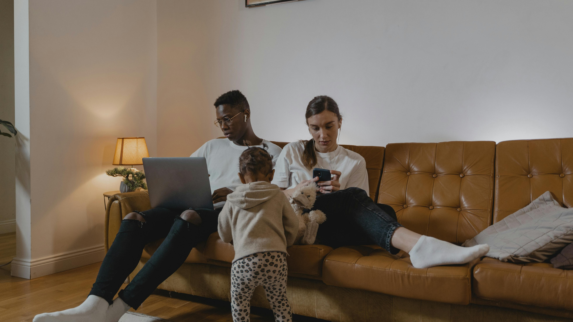 How Modern Lifestyles Are Quietly Disrupting Meaningful Connection