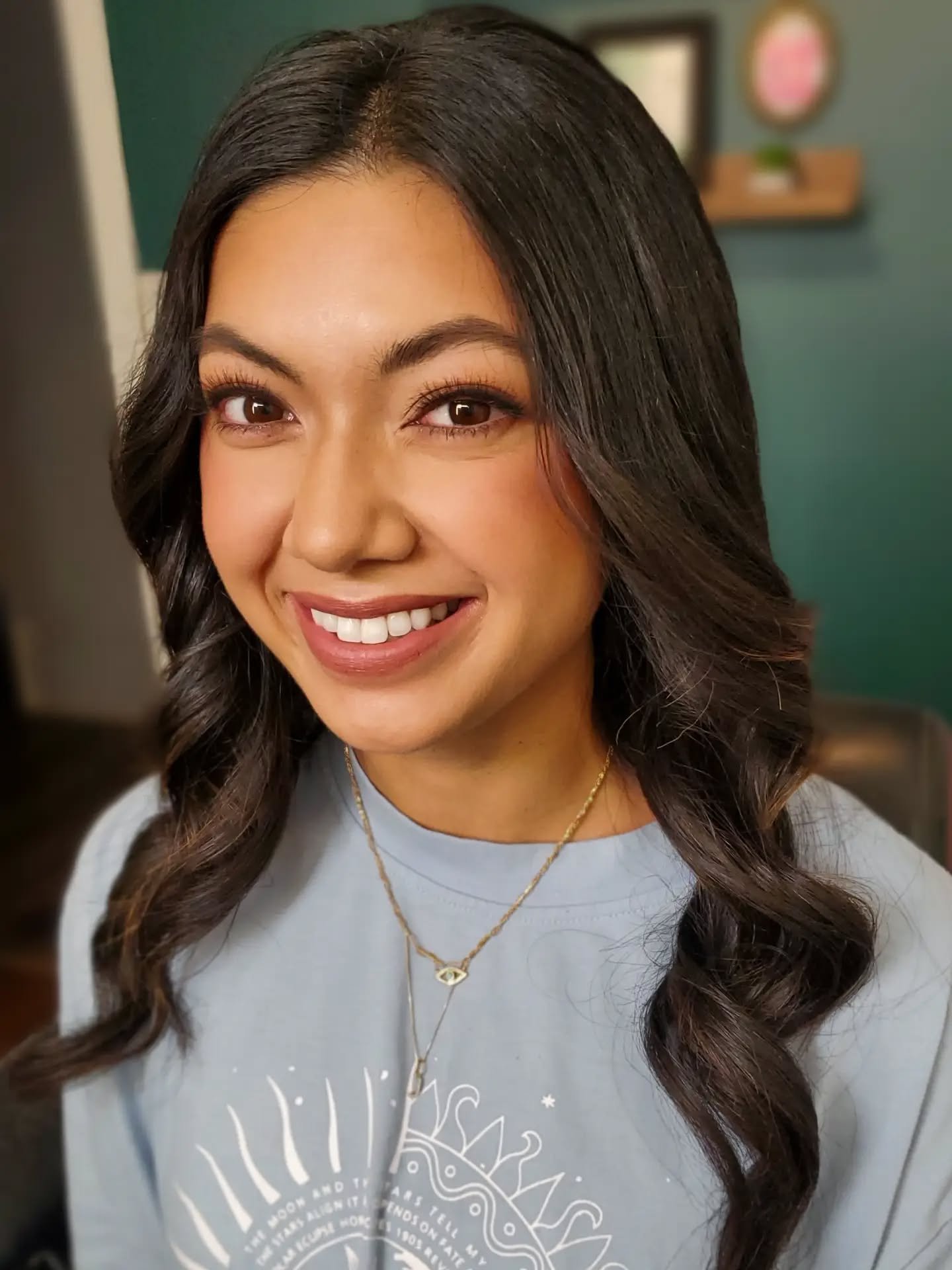 Doctor in the house 🩺

When you're graduating from medical school and need hair and makeup for headshots. We kept Marissa's makeup soft, matte and natural for her photos. Hair was simple curls, brushed out to create soft face framed waves. 

Hair &a