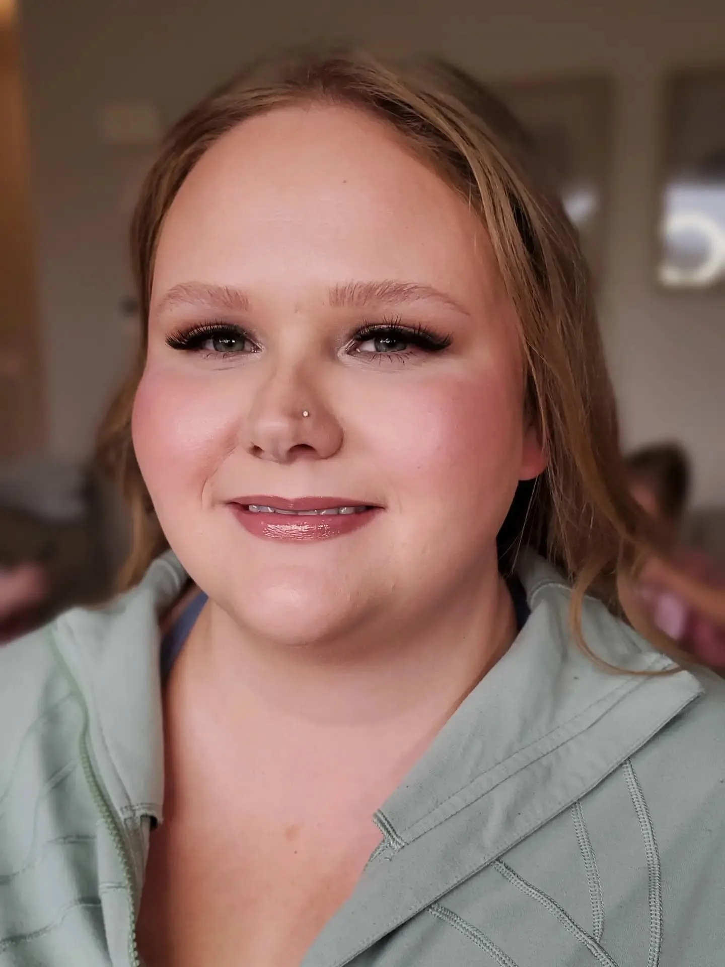 Soft glowy Bridesmaid glam on point 🤌

When working with larger groups of Bridesmaids, I always plan one eye look for everyone in the group. This saves on time and keeps everyone looking cohesive in photos. Despite keeping everyone looking similar, 
