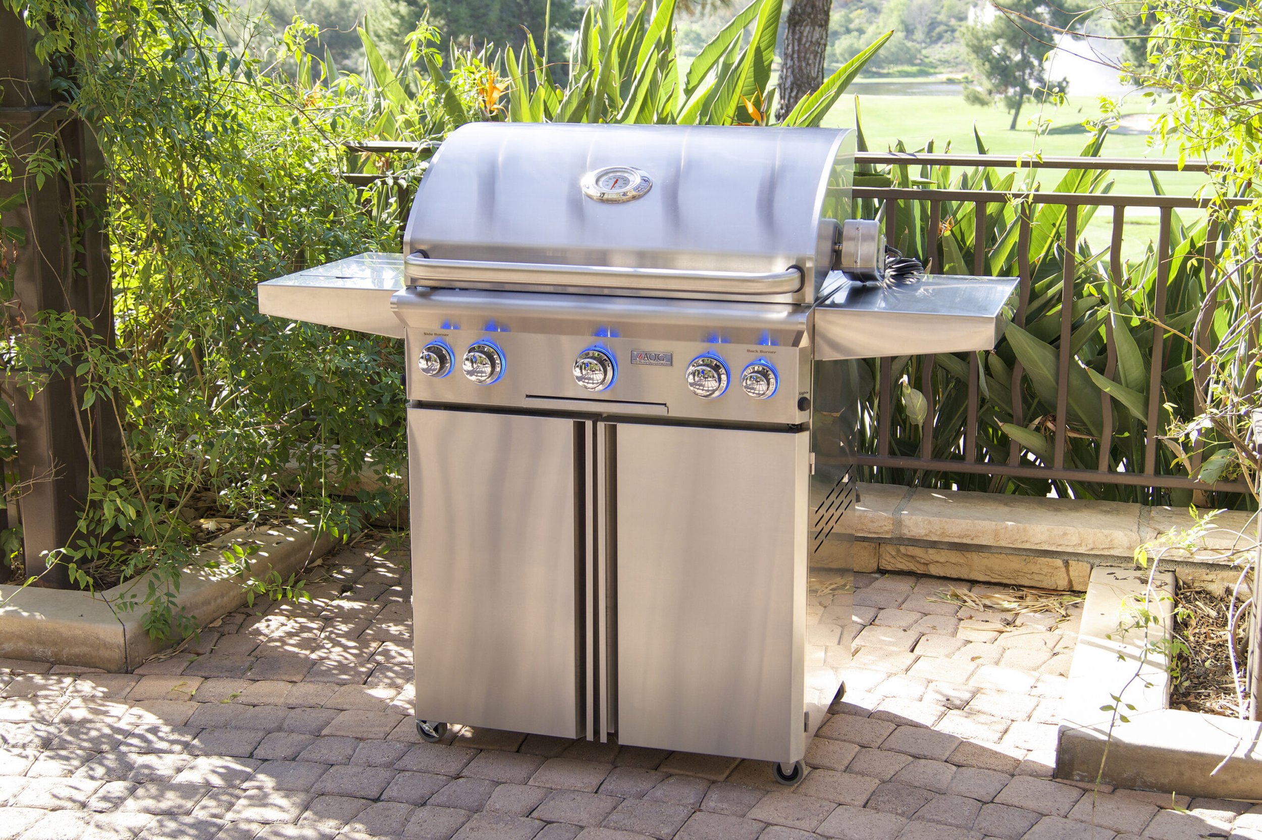 AOG_30PCL_3022-L-Series-Portable-Grill-Lifestyle-2-2018-scaled.jpg