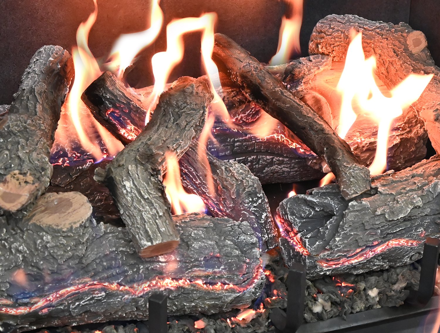GlowFireLogTechnologyAWOC LAVA BURNER CLOSE UP.jpg