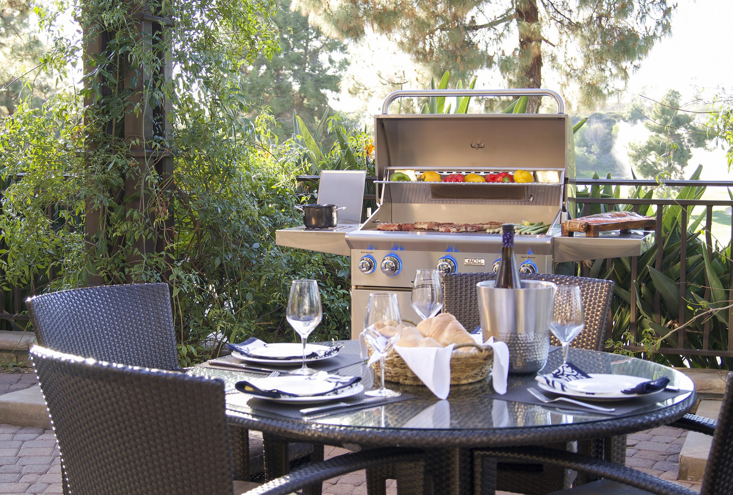 AOG_30PCL_3022-L-Series-Portable-Grill-Lifestyle-1-2018-scaled.jpg