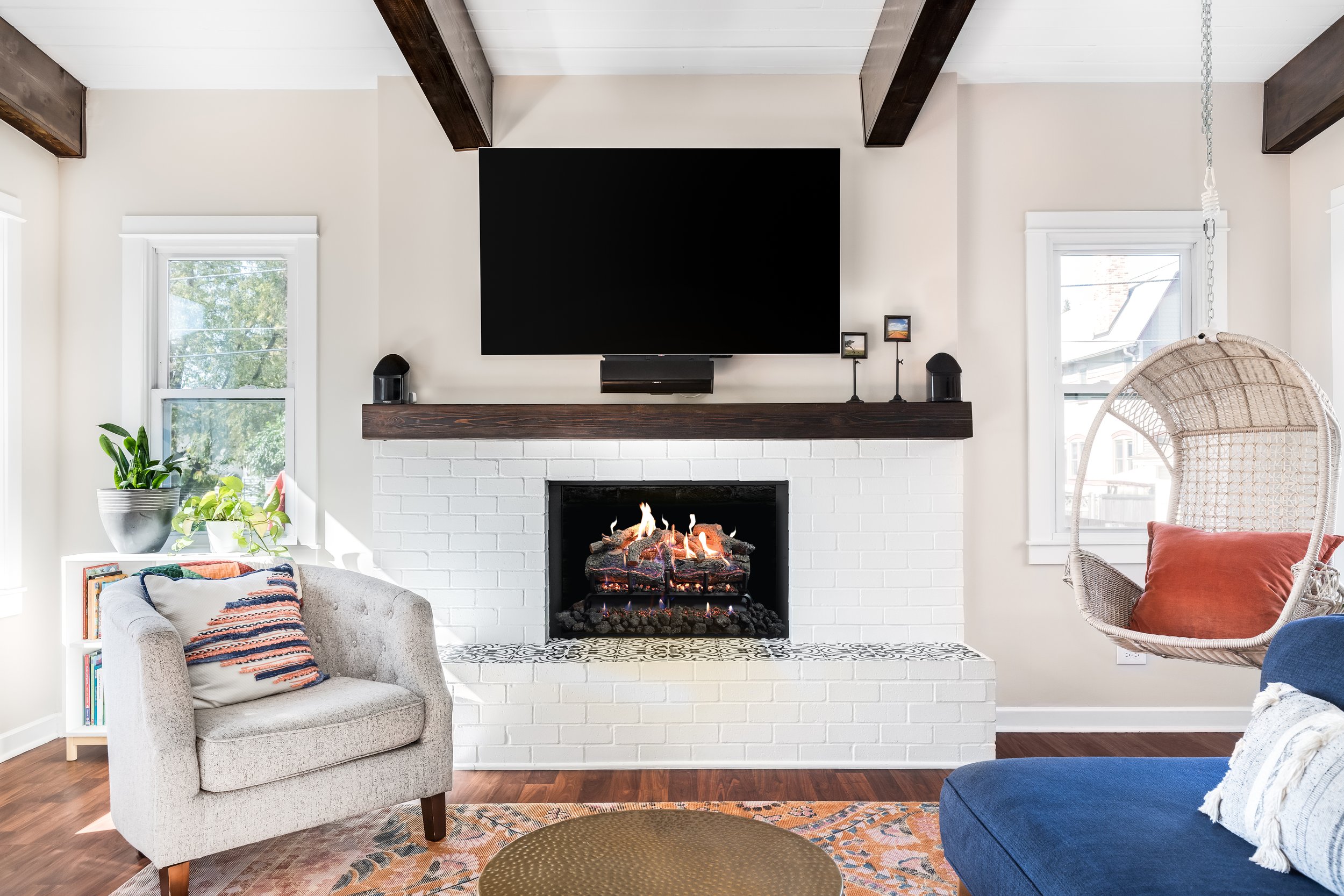 LAVA BURNER GLOWFIRE 18 FamilyRoom.jpg