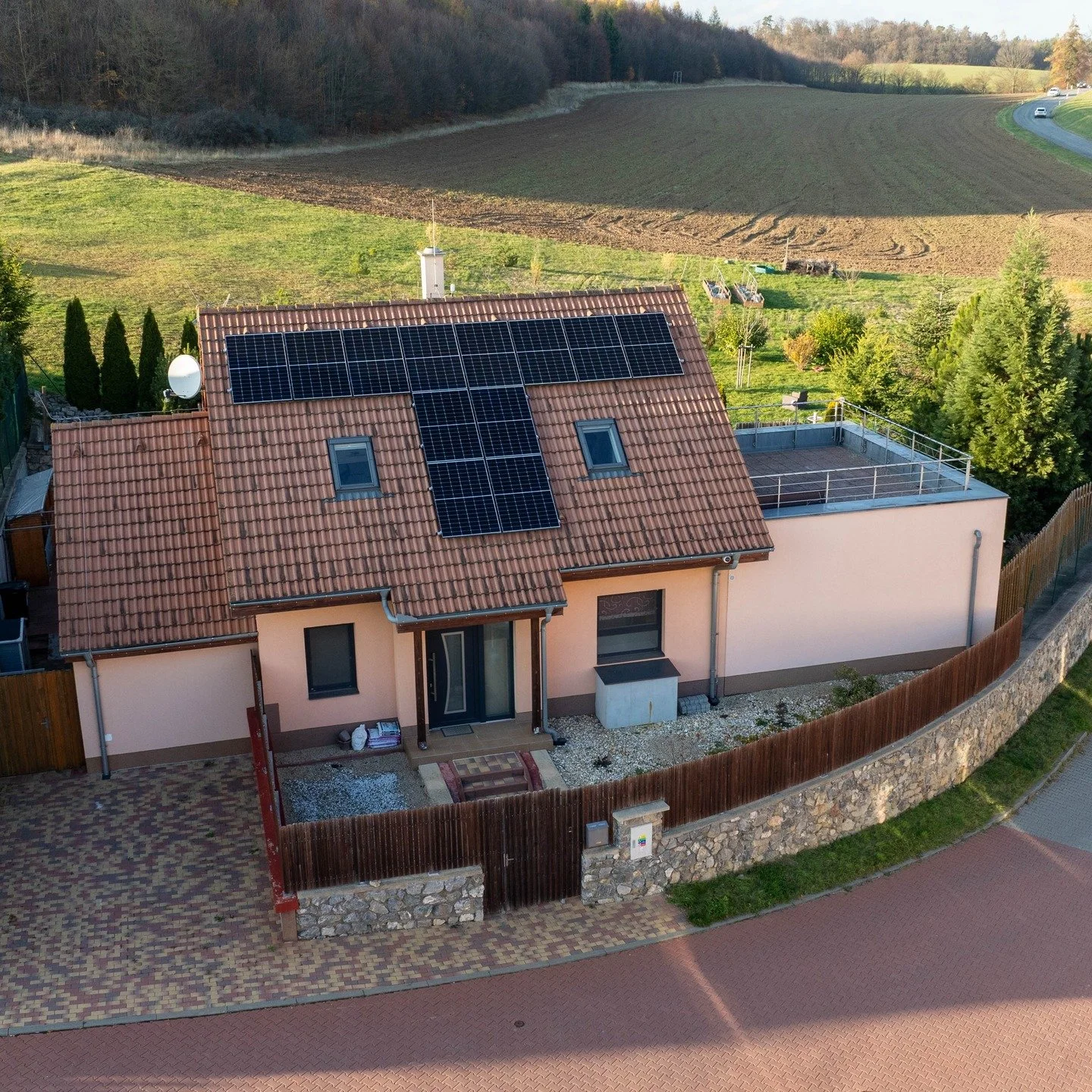 Foto z dronu RD Březina u Brna. 

#dron #brezina #realitnimakler