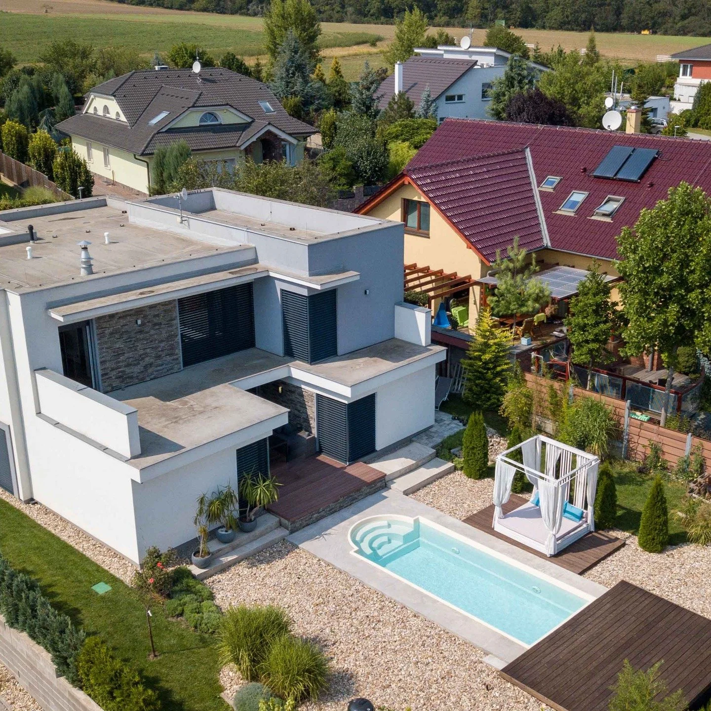 Oslovte nov&eacute; z&aacute;kazn&iacute;ky d&iacute;ky kvalitn&iacute;m fotografi&iacute;m, kter&eacute; upoutaj&iacute; pozornost. V tom nejlep&scaron;&iacute;m světle fot&iacute;me pro hotely, restaurace, architekty a realitn&iacute; makl&eacute;ř