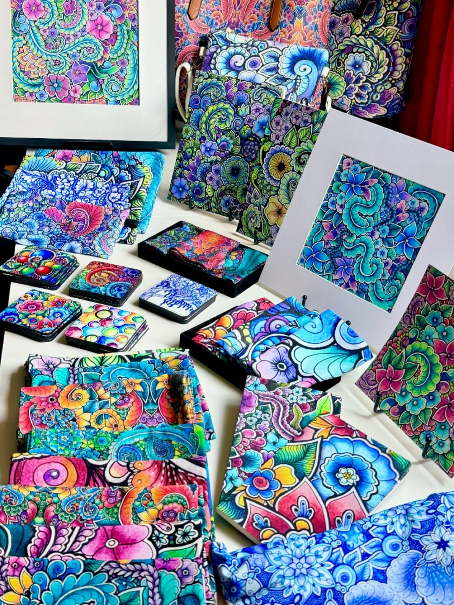 To market, to market, to market I go! This weekend, I&rsquo;l be at @southgatecentre for @poshmarketyeg. I&rsquo;ll have purses, bags, jewelry, notebooks and more &mdash; perfect for the start of holiday gift-buying! If you&rsquo;re in #yeg, come han