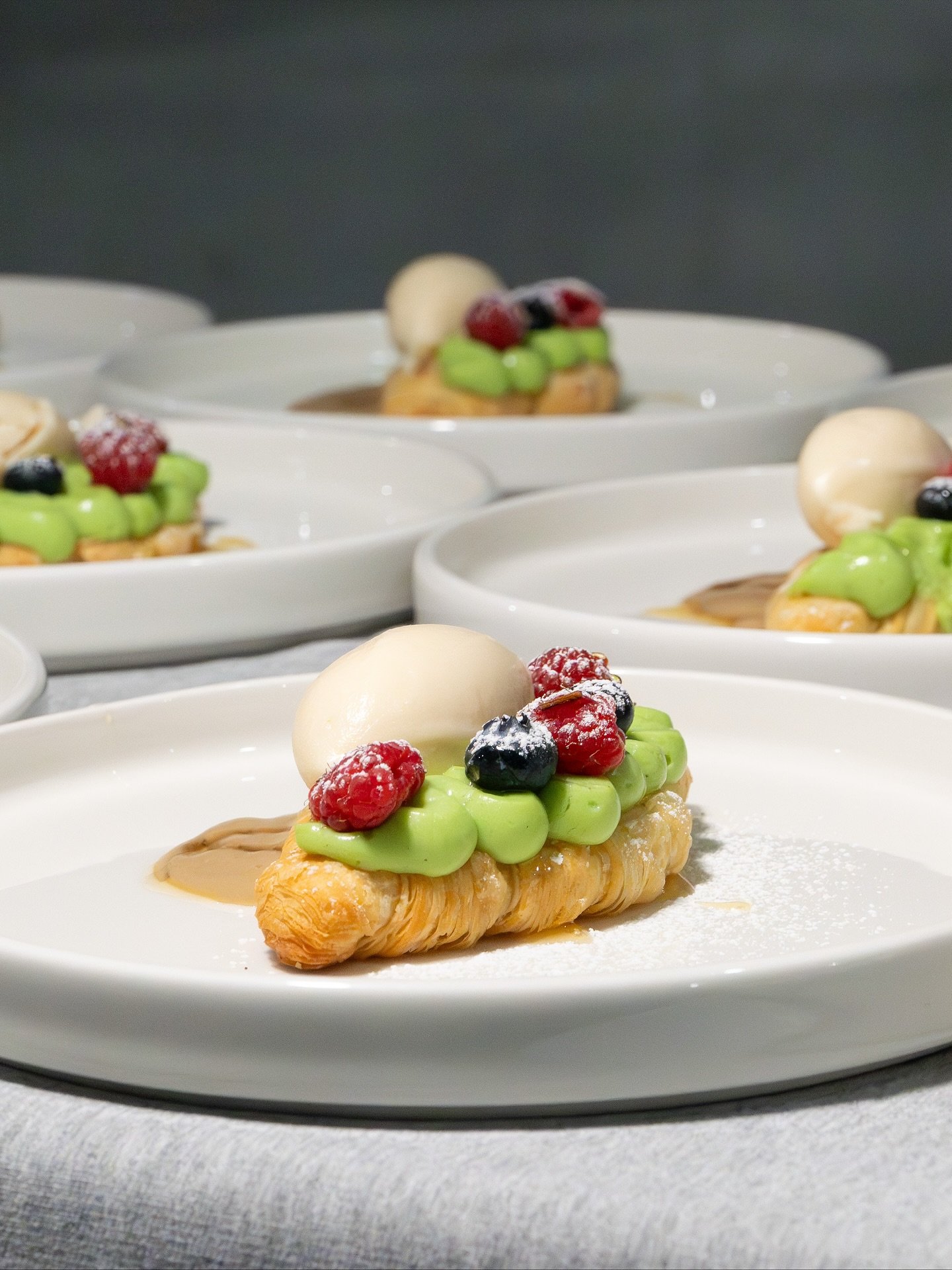 ✨ Cada boda merece un men&uacute; inolvidable ✨

Detr&aacute;s de cada plato, est&aacute; la pasi&oacute;n, el trabajo en equipo y la dedicaci&oacute;n de USFQ Catering 👨&zwj;🍳👩&zwj;🍳.