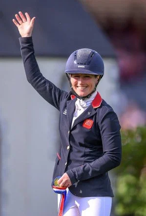 laura-collette-after-receiving-her-winners-medal-440nw-12922512bc.jpg