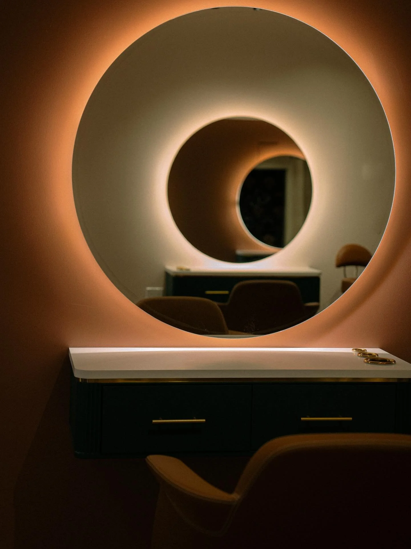 Come sit down, relax, and let us do the rest. Level Beauty Collective; where beauty, meets belonging. 🤍