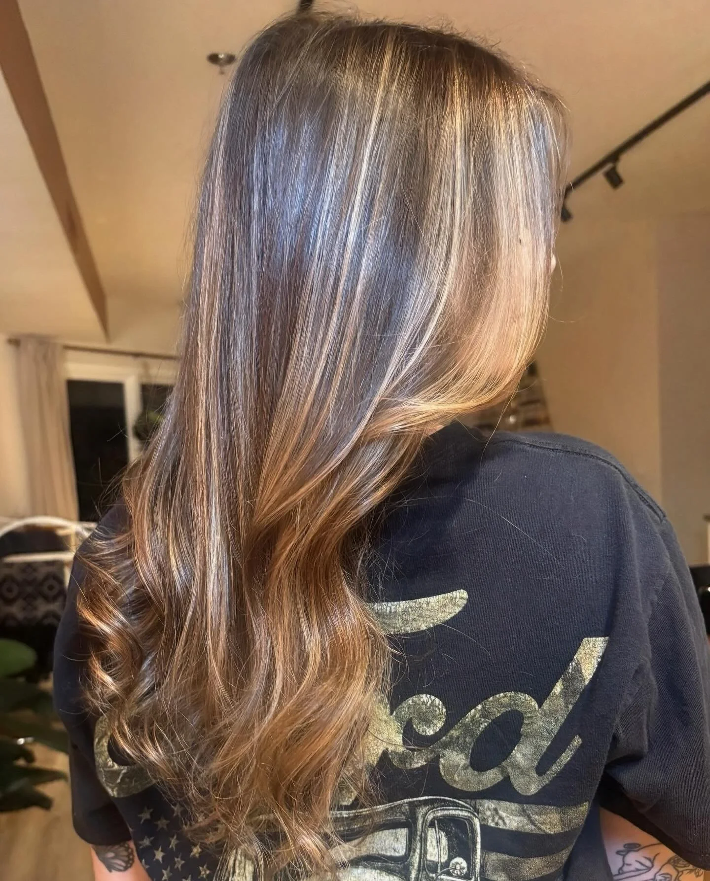 Ribbons on ribbons of dimension! Book your appointment today with @christinawaltonstudios