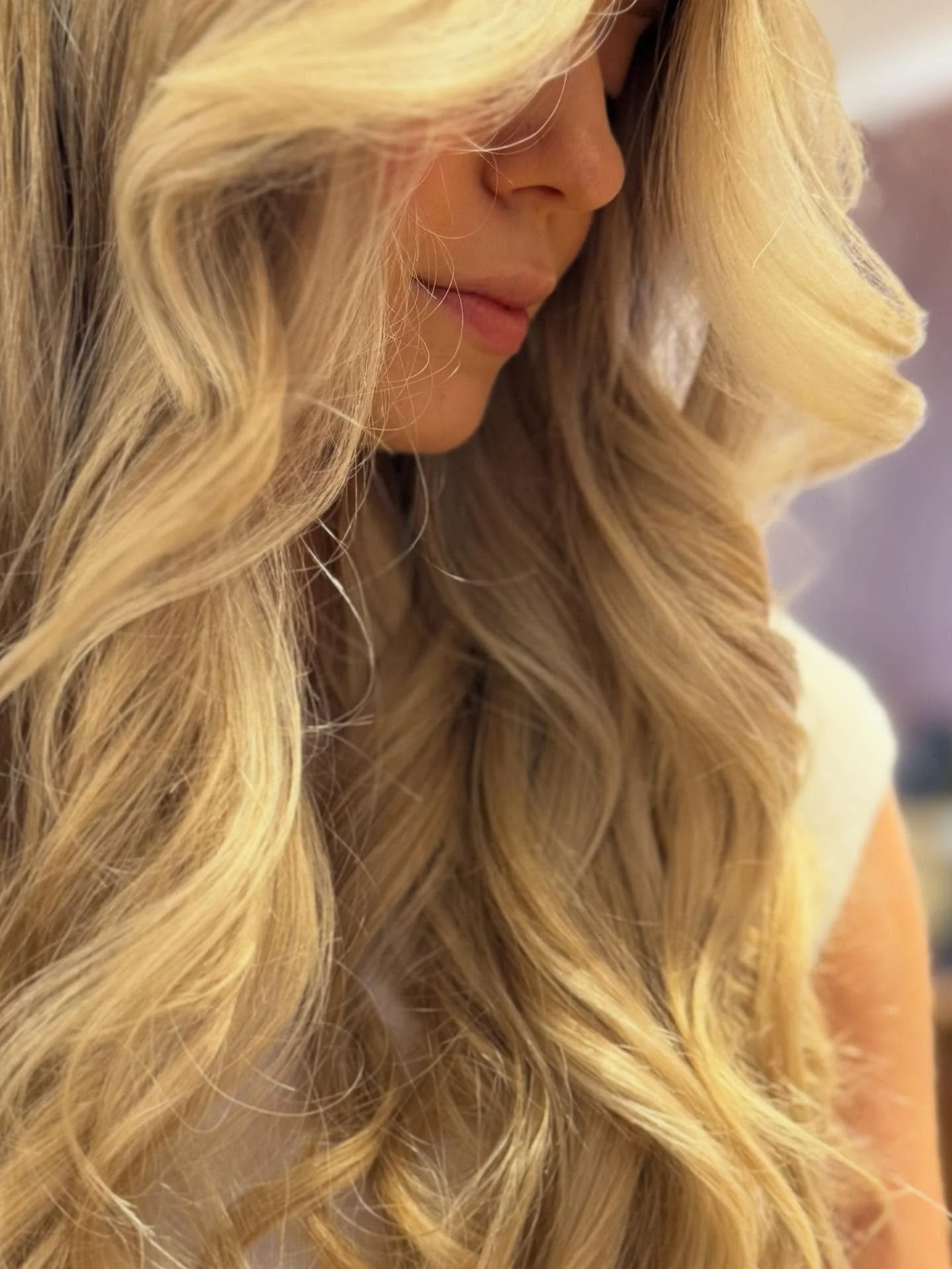 ✨ Why we love KEVIN.MURPHY color ✨
This line blends skincare technology with naturally derived ingredients to give you vibrant, healthy-looking hair every time. Think nourishing honey, shea butter, and other hair-loving botanicals that boost shine an