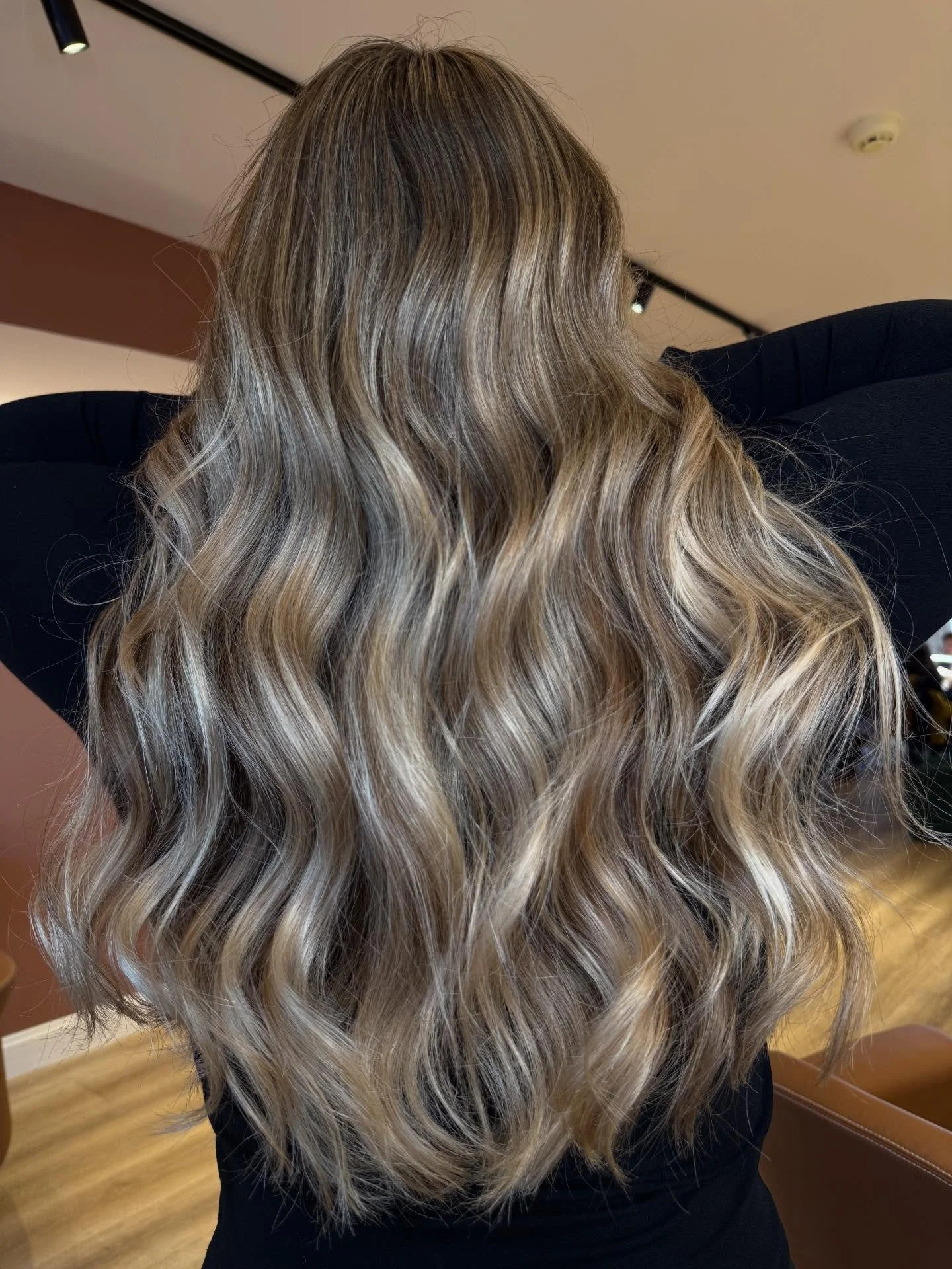 Gorgeous blended blonde done by the one and only @christinawaltonstudios 
.
Christina will be out of the salon Dec 19th - Dec 30th! Please plan accordingly for all your holiday hair needs!