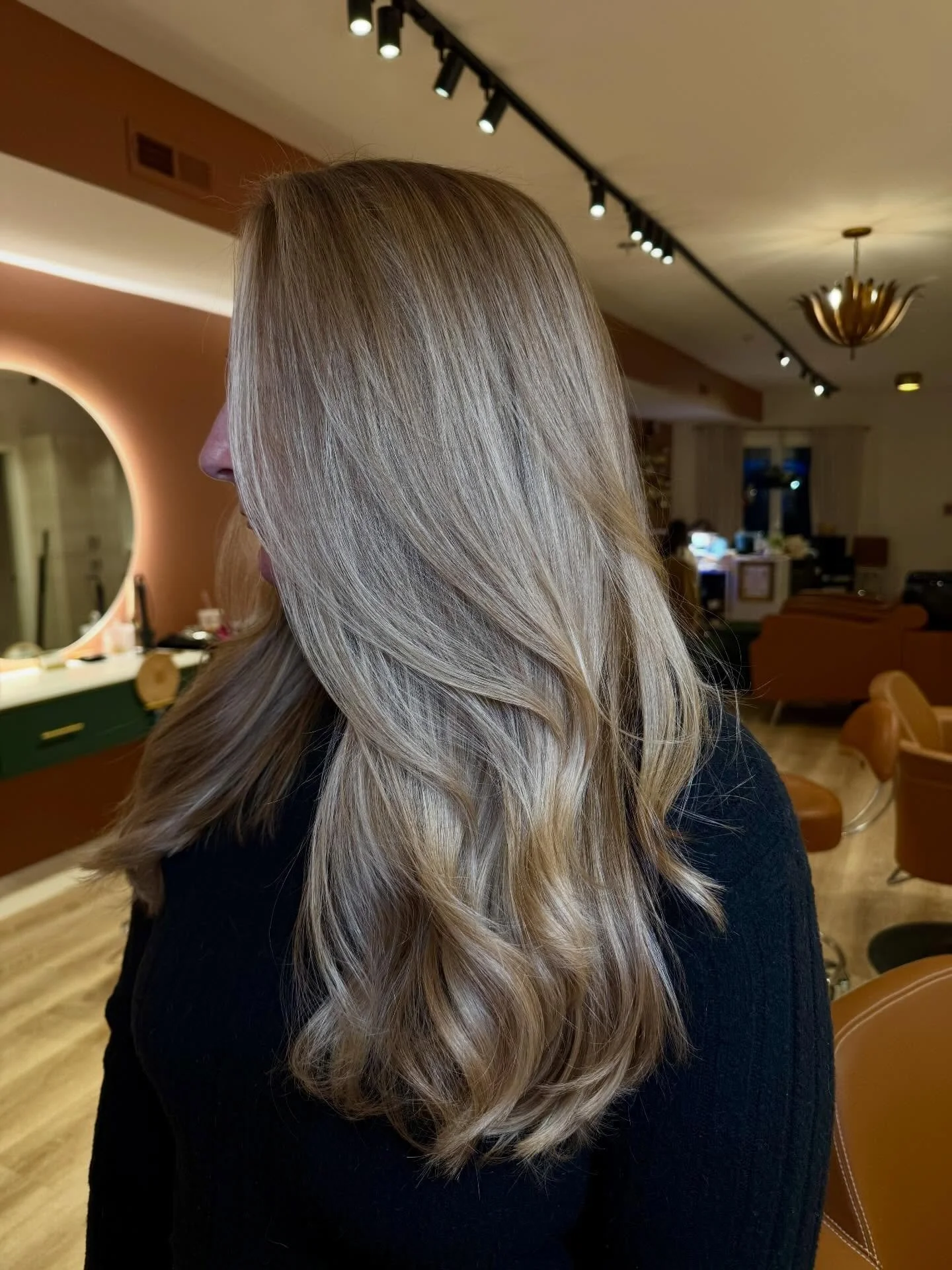 Color &amp; cut by @christinawaltonstudios 
.
Soft dimension. Seamless blend.
The kind of blonde that grows out beautifully and turns heads quietly.
.
Appointments available this week!