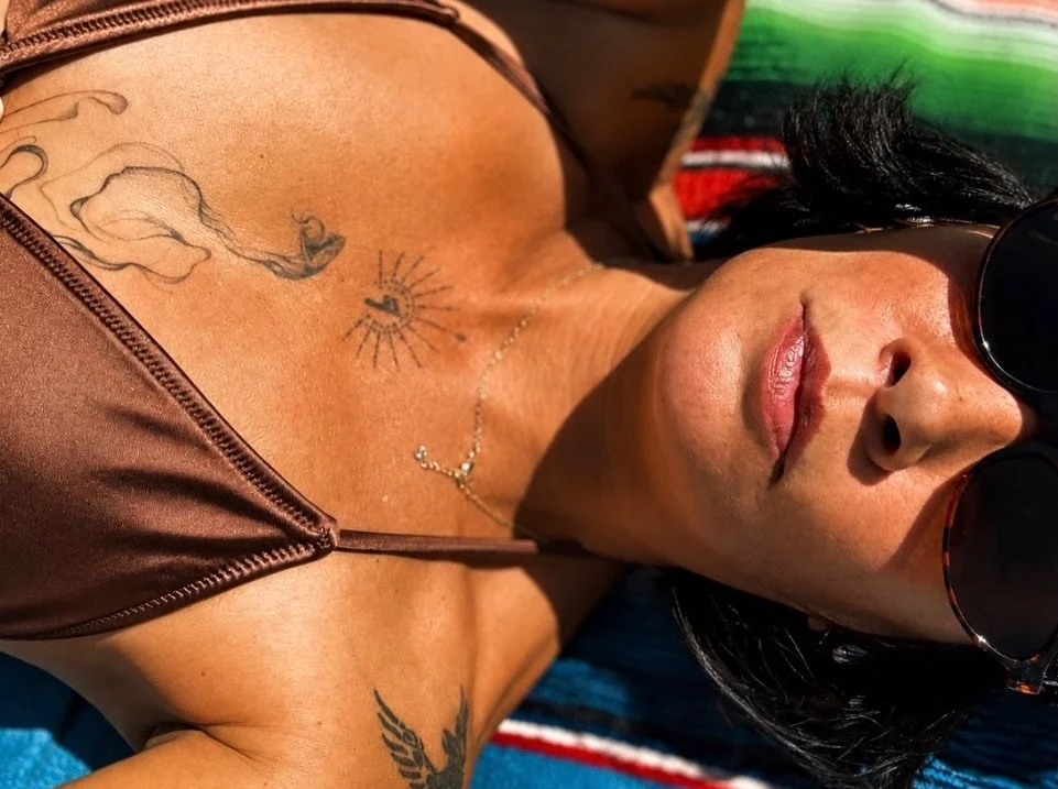 The sun makes for a perfect cover 

#summer #sunkissed #sundayvibes