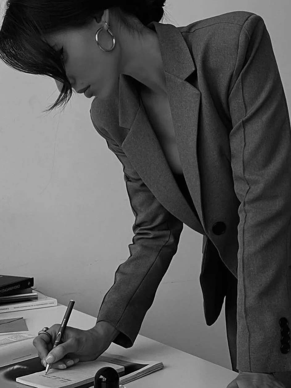 Why Strong Women Keep Attracting Emotionally Unavailable Man-Children

It&rsquo;s not because you&rsquo;re &ldquo;too much.&rdquo;
It&rsquo;s because you learned to survive too early.

1. You were trained to do the emotional labor
You were praised fo