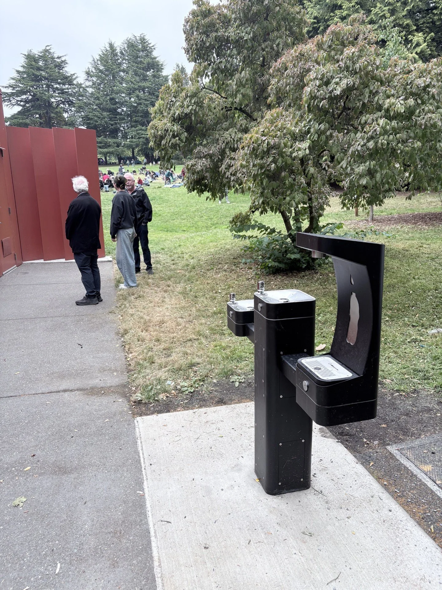 New water fountain and bottle filler